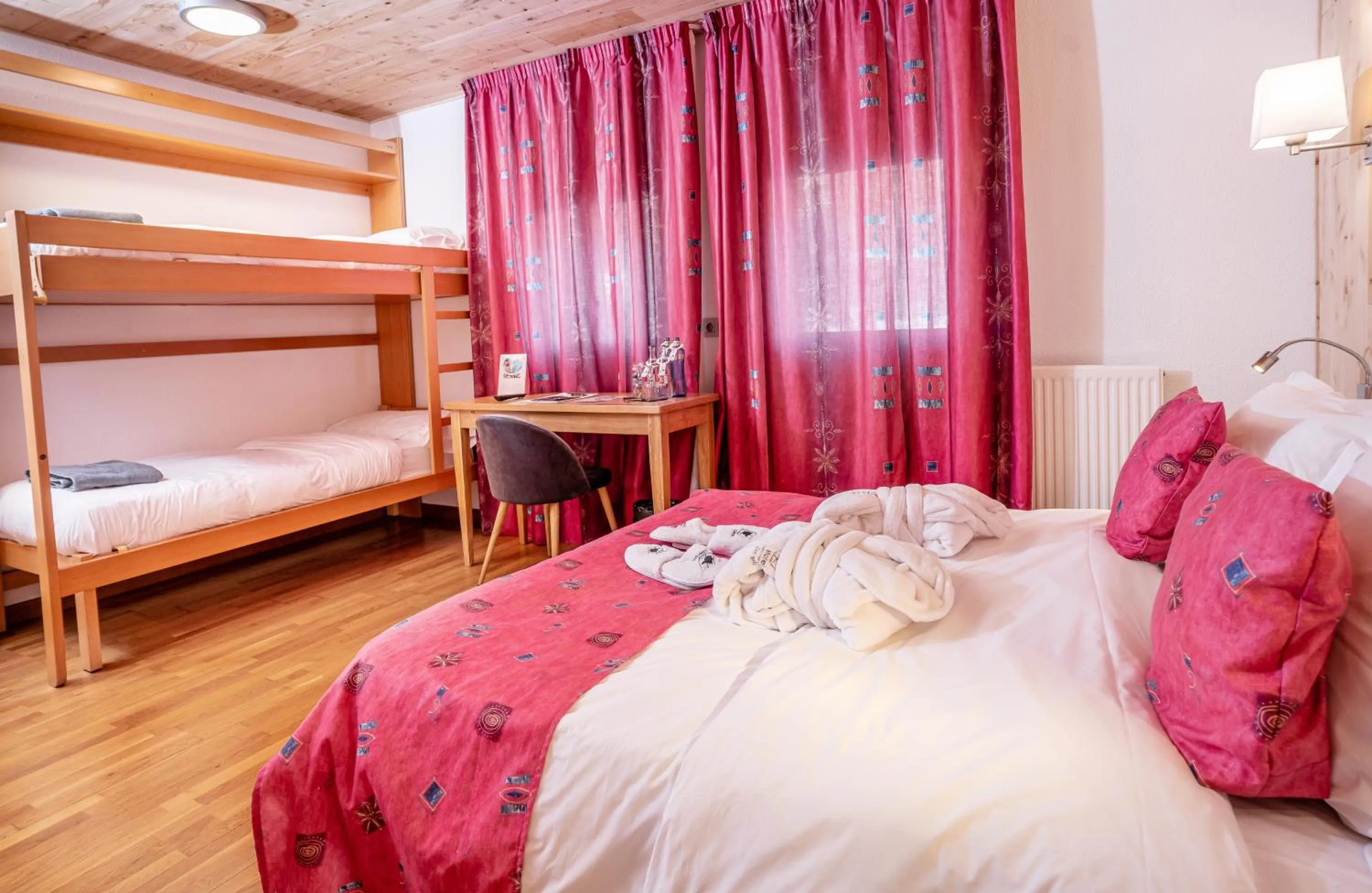 Photo of the whole room, Bed in Hotel & SPA Llop Gris