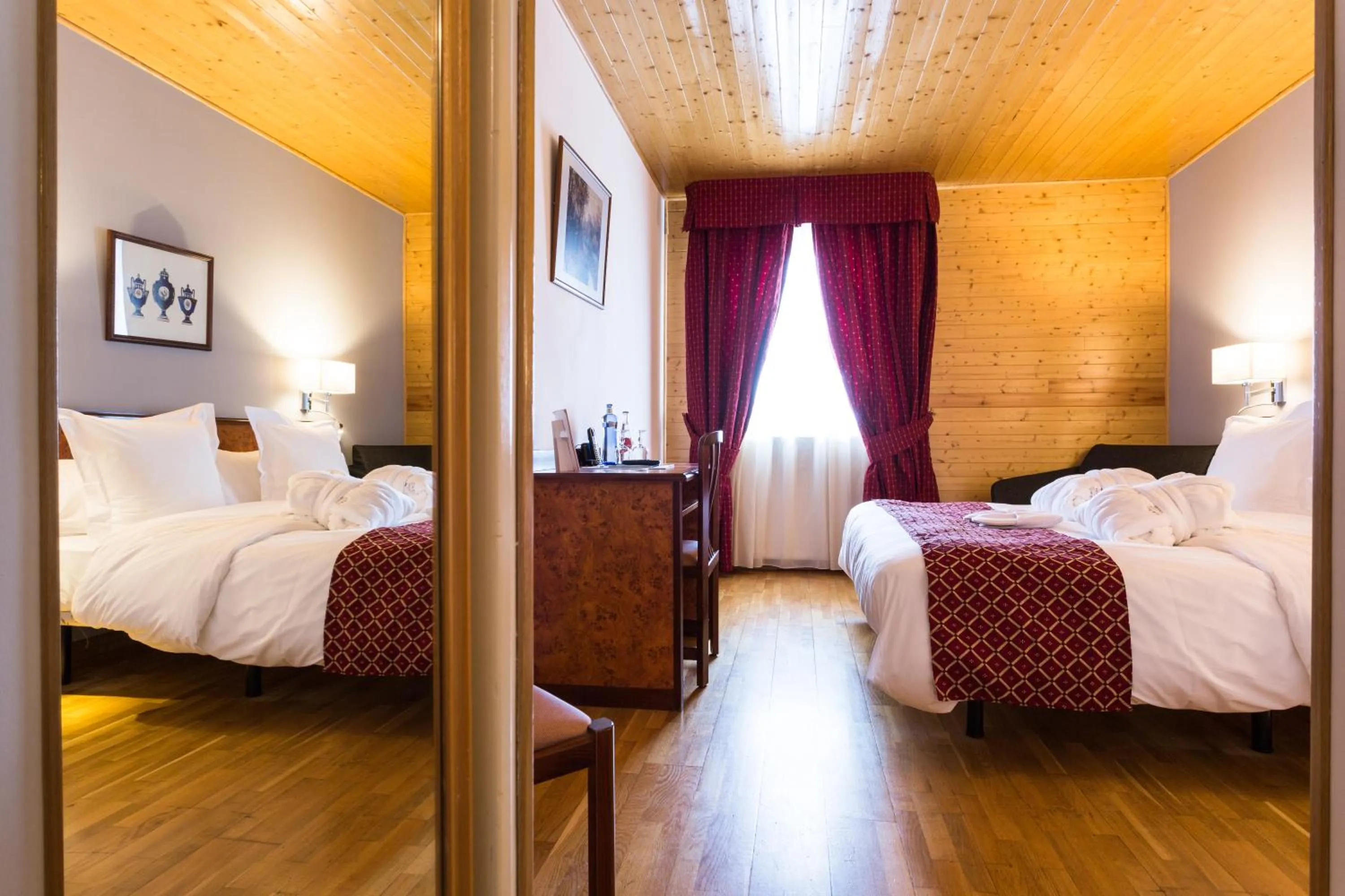 Photo of the whole room, Bed in Hotel & SPA Llop Gris