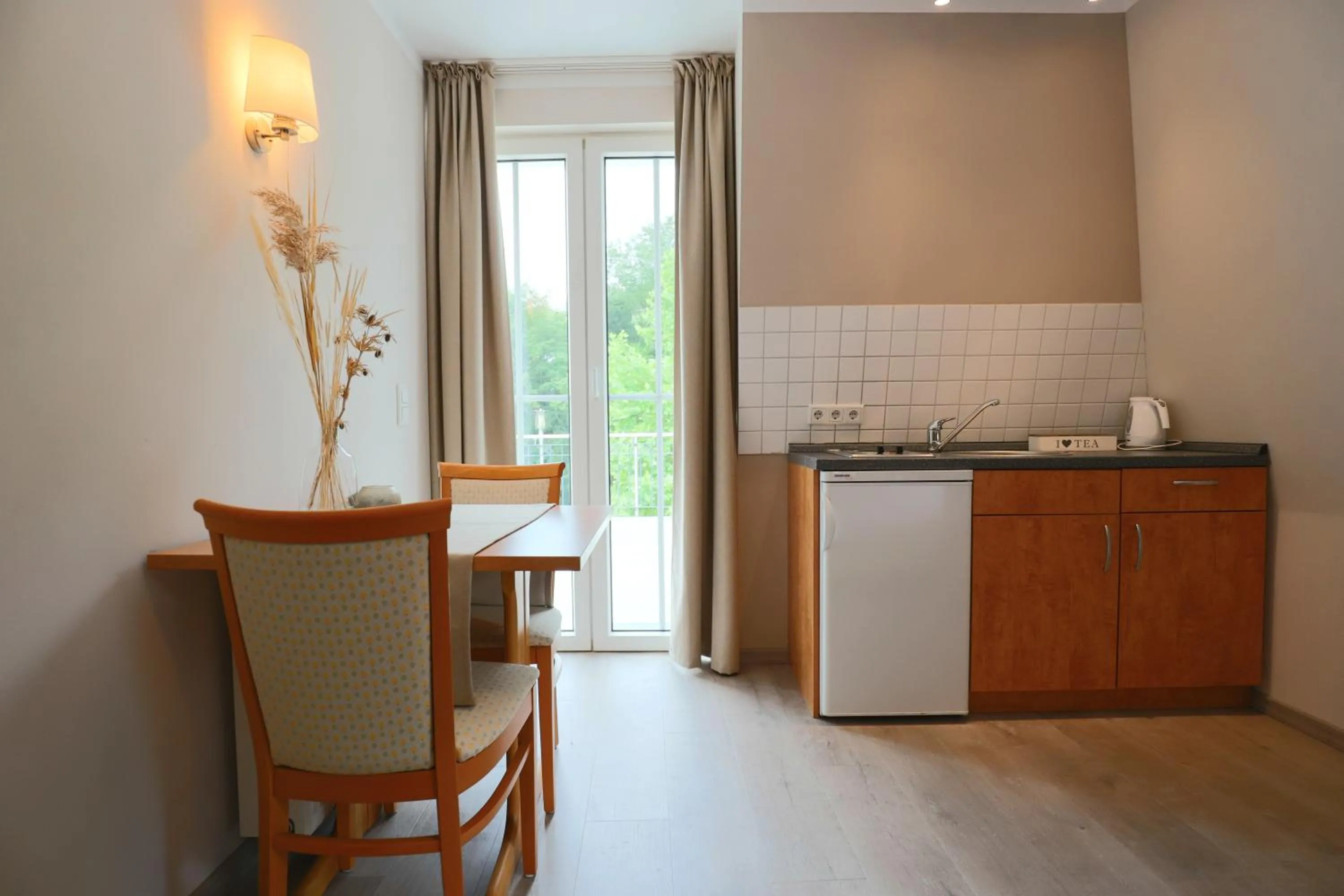 Kitchen or kitchenette in Hofgut Langenborn Wohnen auf Zeit möblierte Apartments Aschaffenburg Alzenau Frankfurt