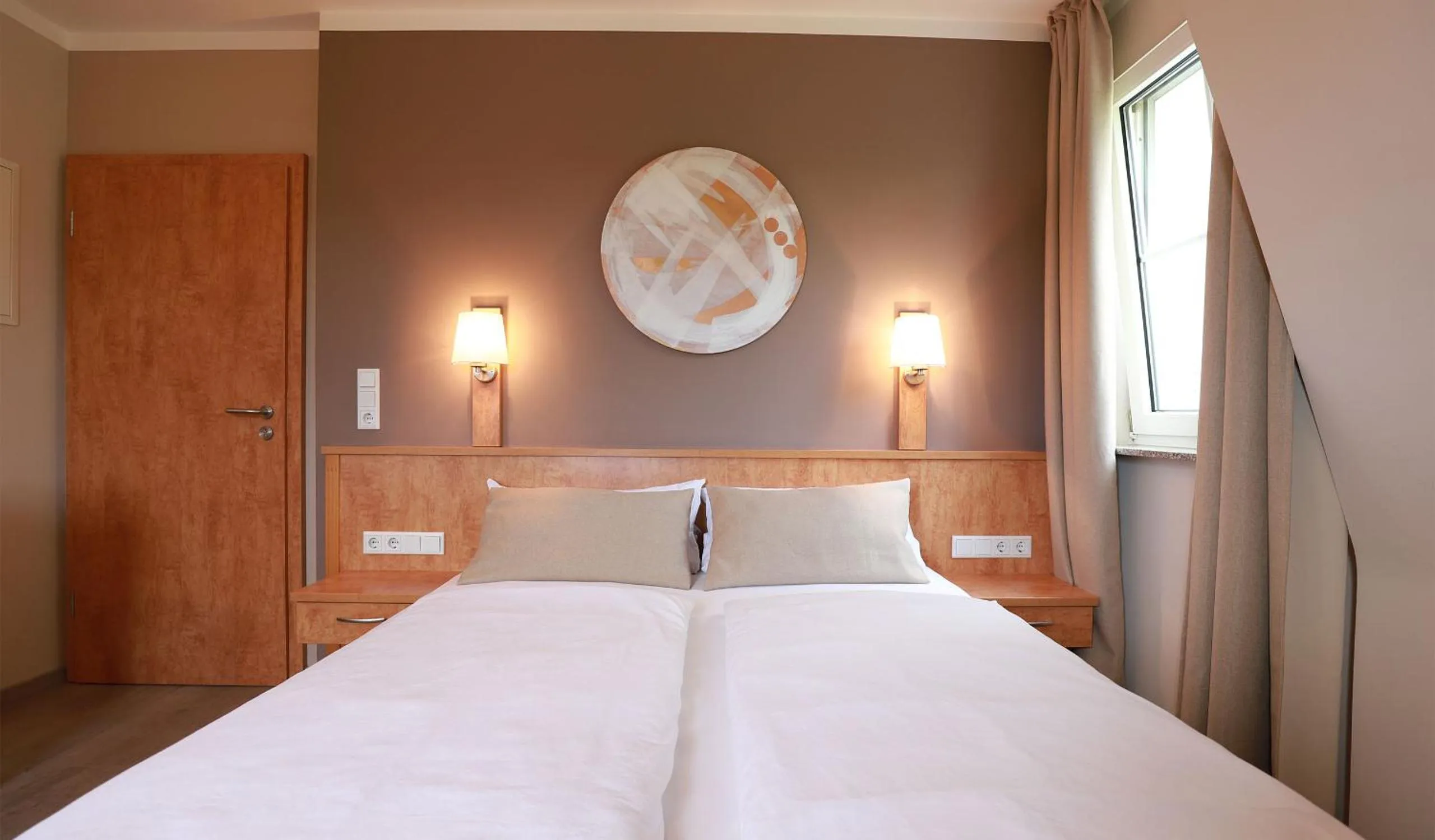 Bed in Hofgut Langenborn Wohnen auf Zeit möblierte Apartments Aschaffenburg Alzenau Frankfurt