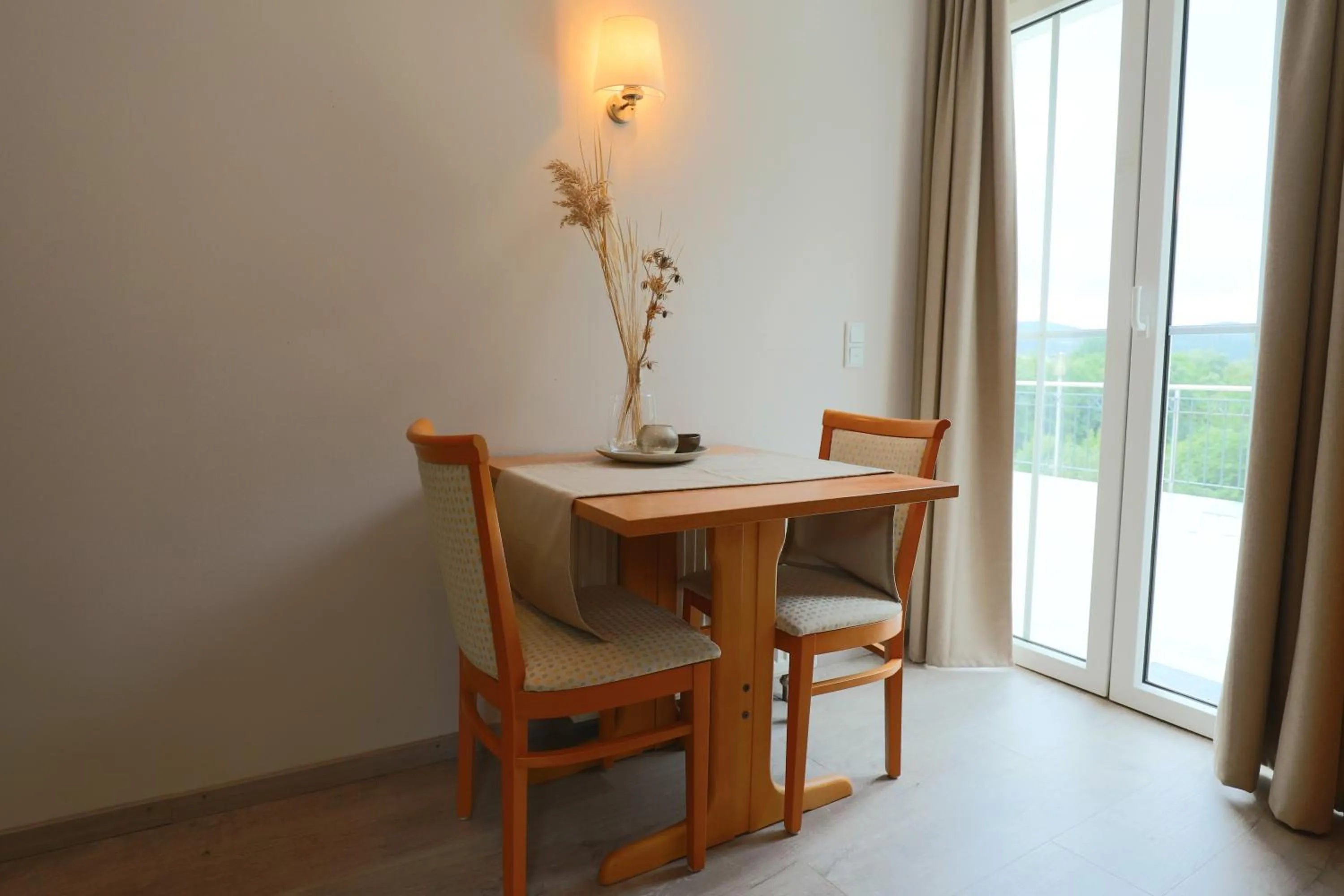 Seating area in Hofgut Langenborn Wohnen auf Zeit möblierte Apartments Aschaffenburg Alzenau Frankfurt