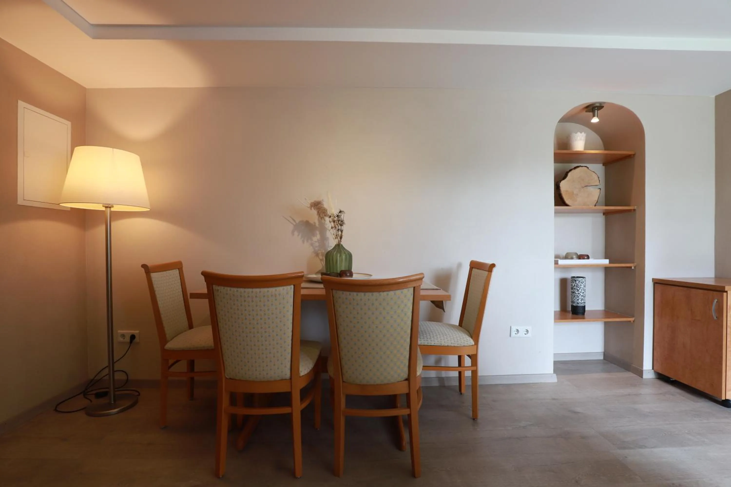Dining area in Hofgut Langenborn Wohnen auf Zeit möblierte Apartments Aschaffenburg Alzenau Frankfurt
