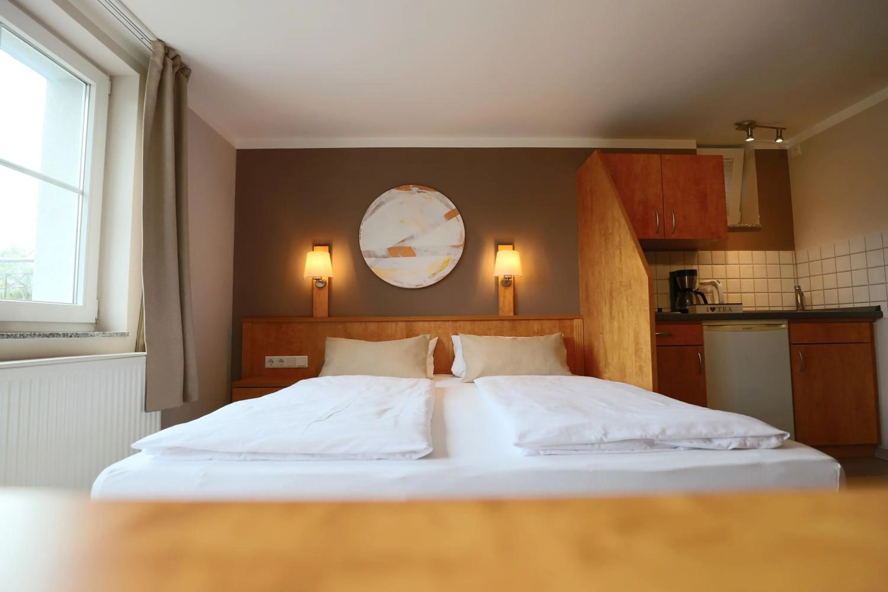 Bed in Hofgut Langenborn Wohnen auf Zeit möblierte Apartments Aschaffenburg Alzenau Frankfurt