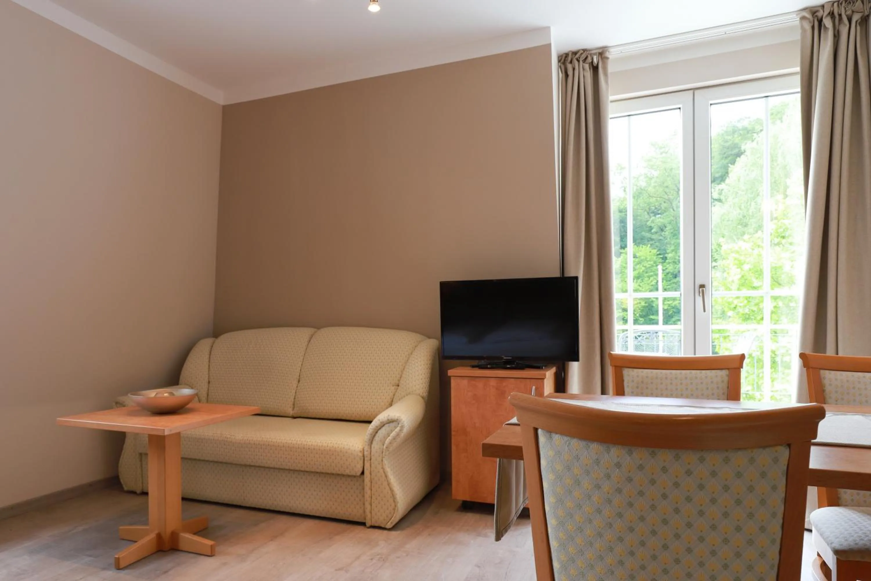 TV and multimedia in Hofgut Langenborn Wohnen auf Zeit möblierte Apartments Aschaffenburg Alzenau Frankfurt