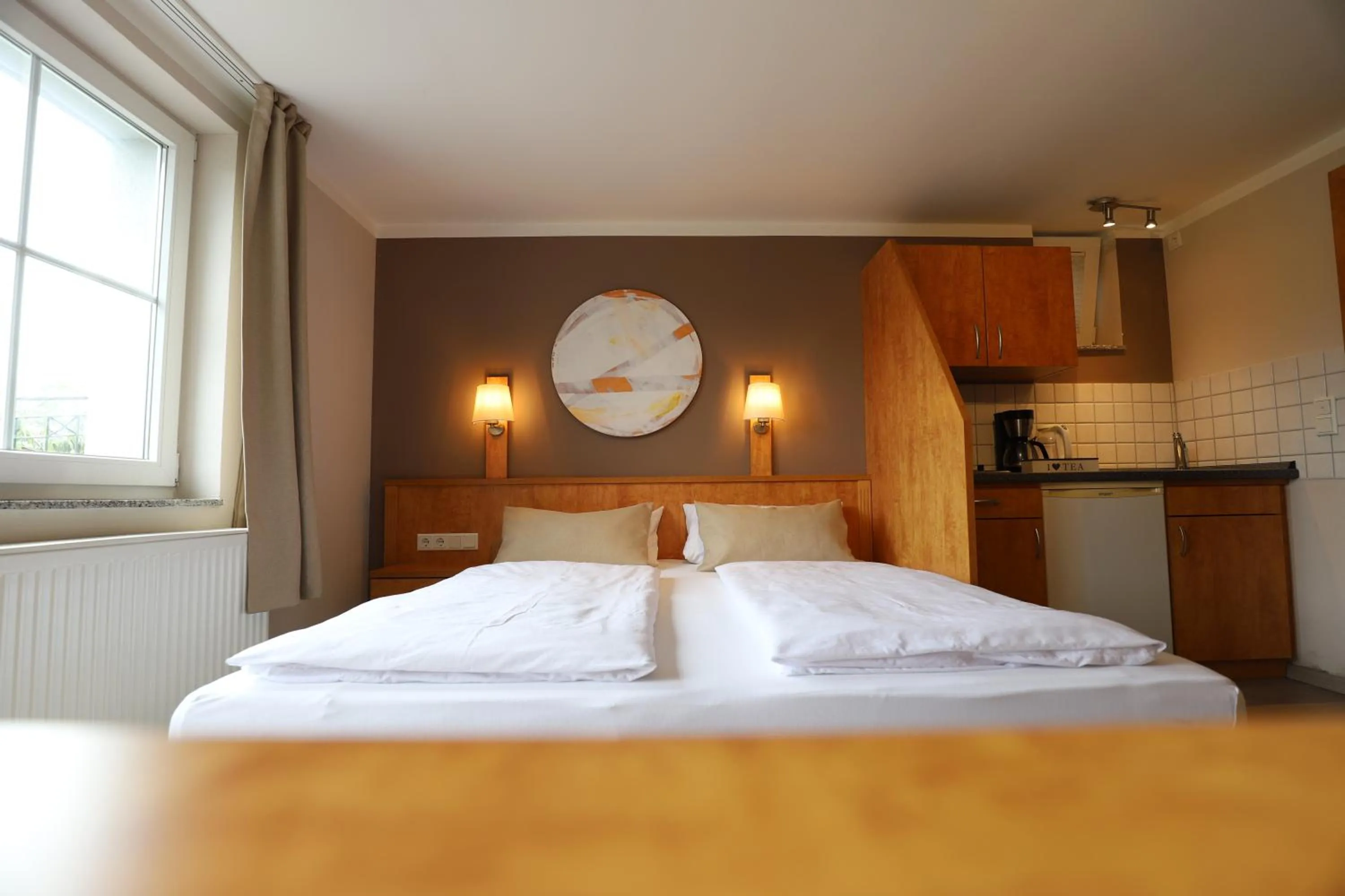 Bed in Hofgut Langenborn Wohnen auf Zeit möblierte Apartments Aschaffenburg Alzenau Frankfurt