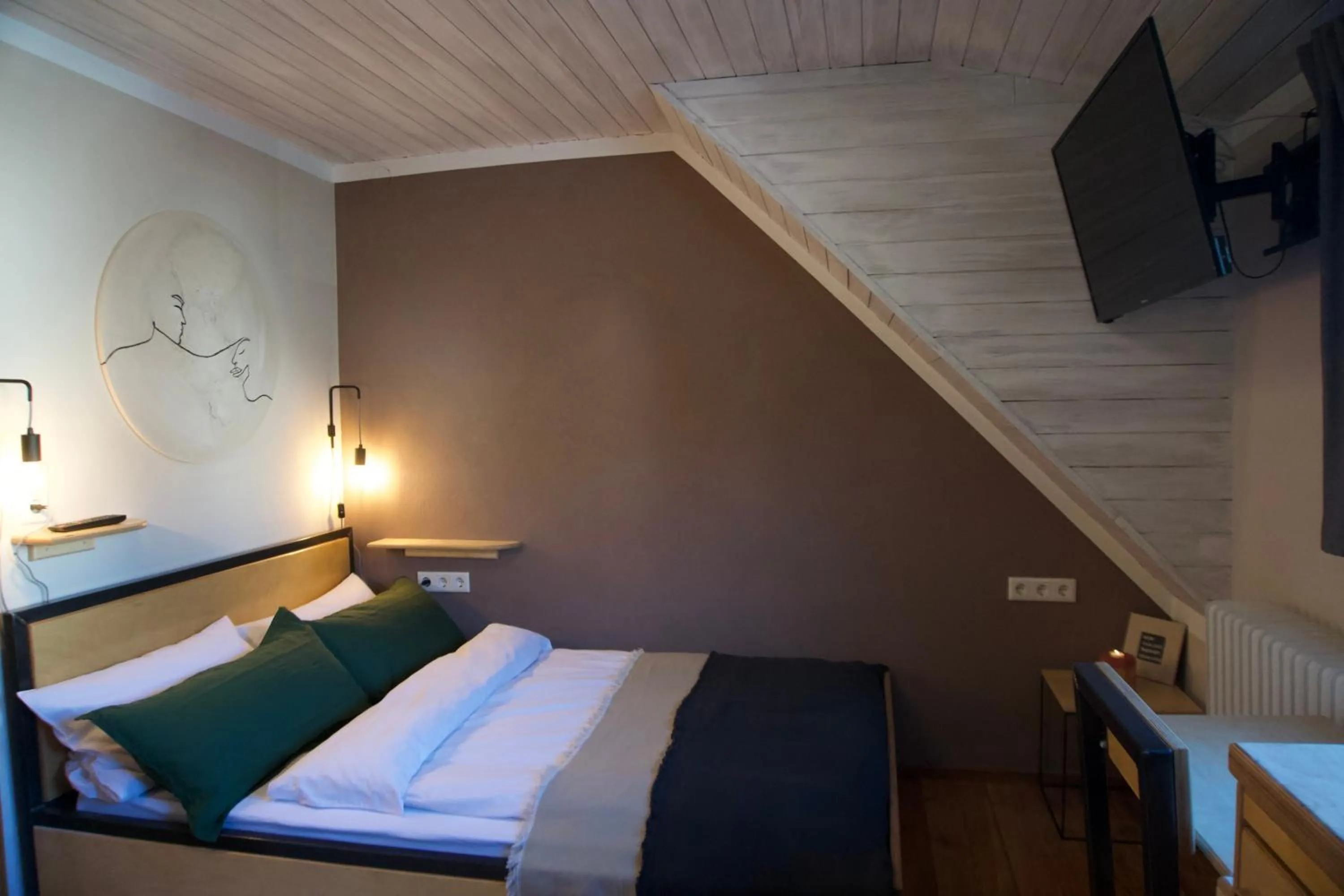 Seating area, Bed in Hofgut Langenborn Wohnen auf Zeit möblierte Apartments Aschaffenburg Alzenau Frankfurt