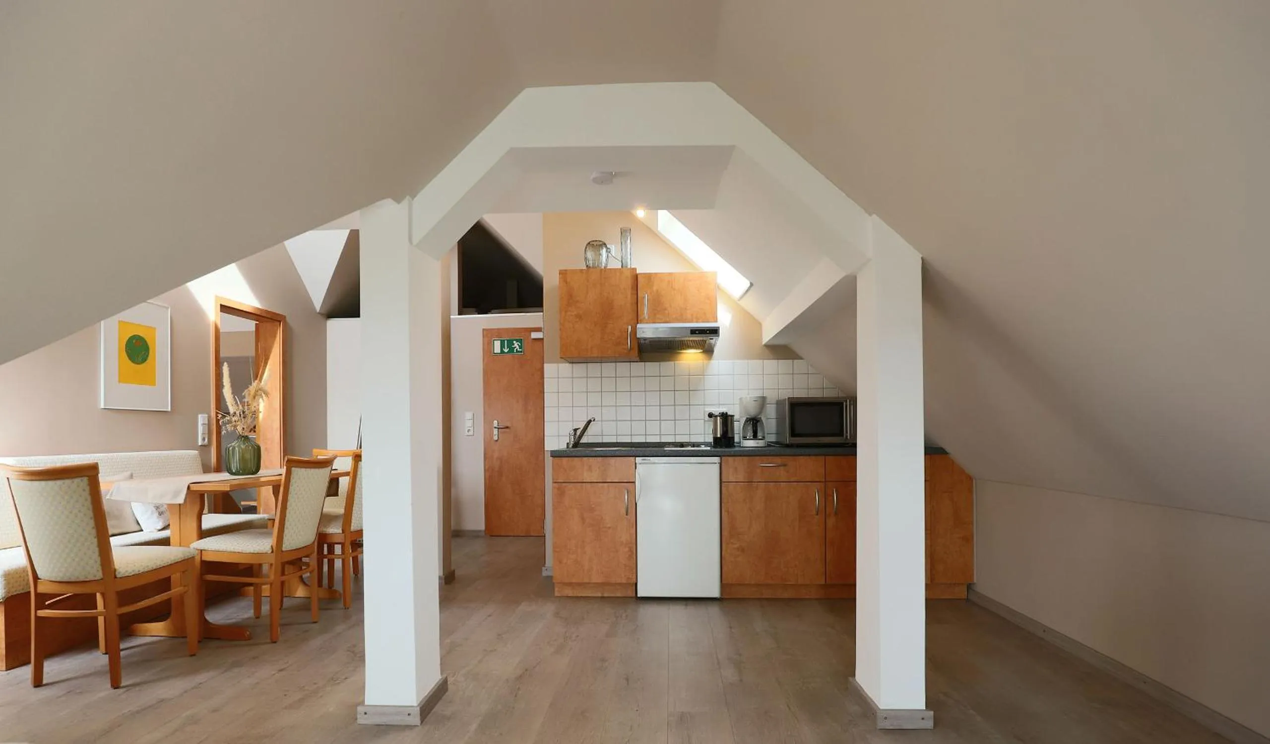 Dining area in Hofgut Langenborn Wohnen auf Zeit möblierte Apartments Aschaffenburg Alzenau Frankfurt