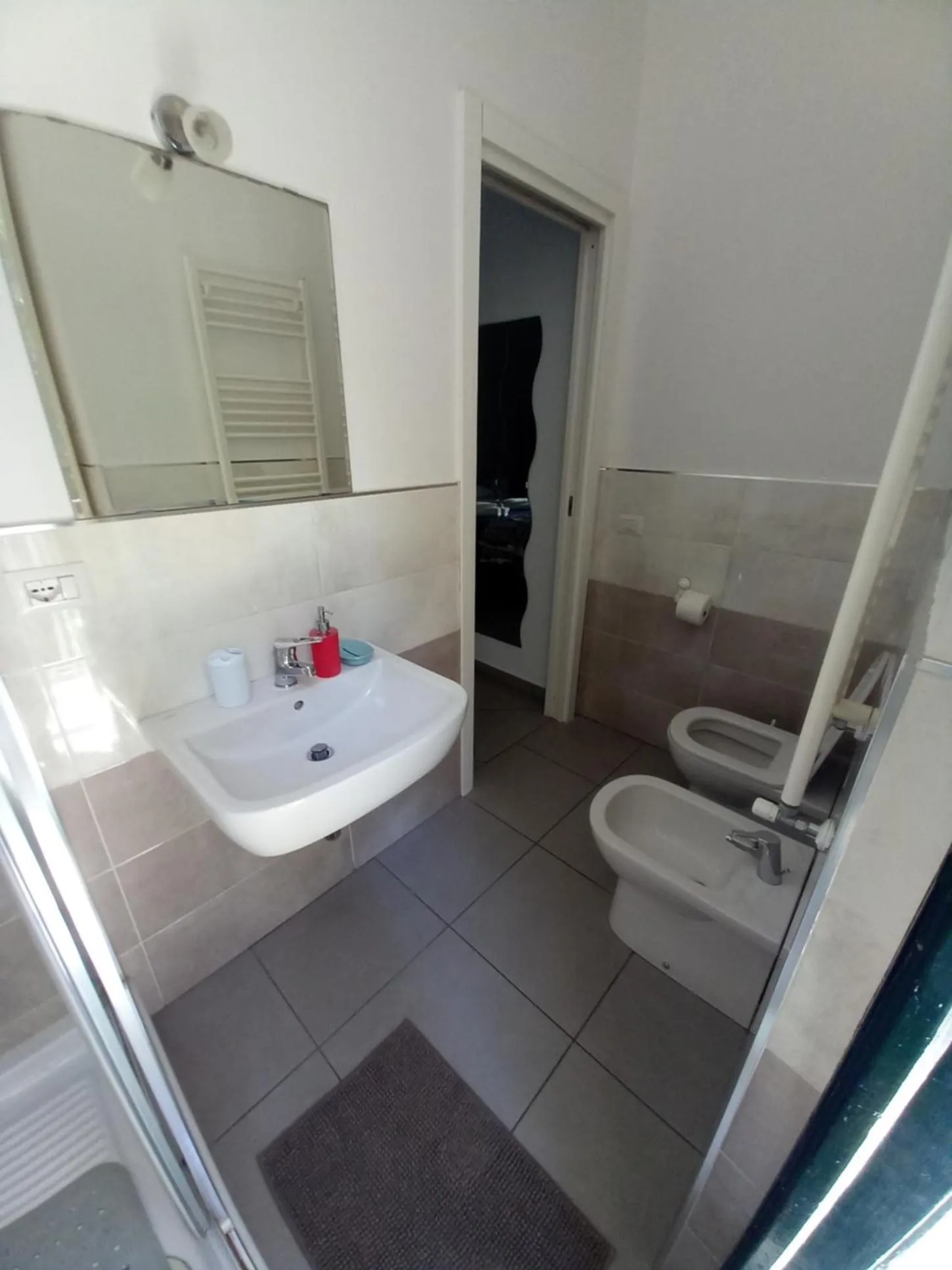 Shower in Grigio Pesca