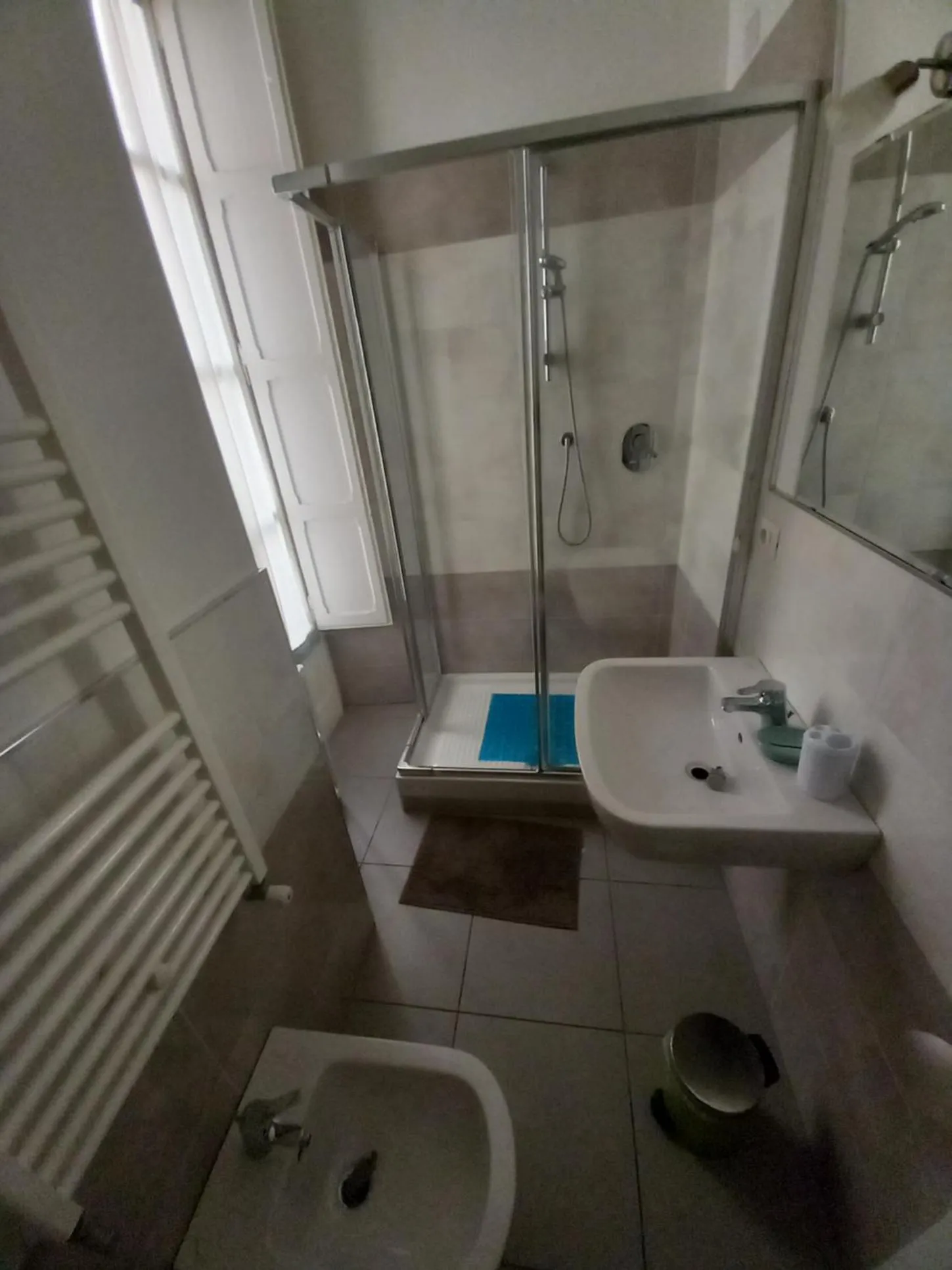 Shower in Grigio Pesca