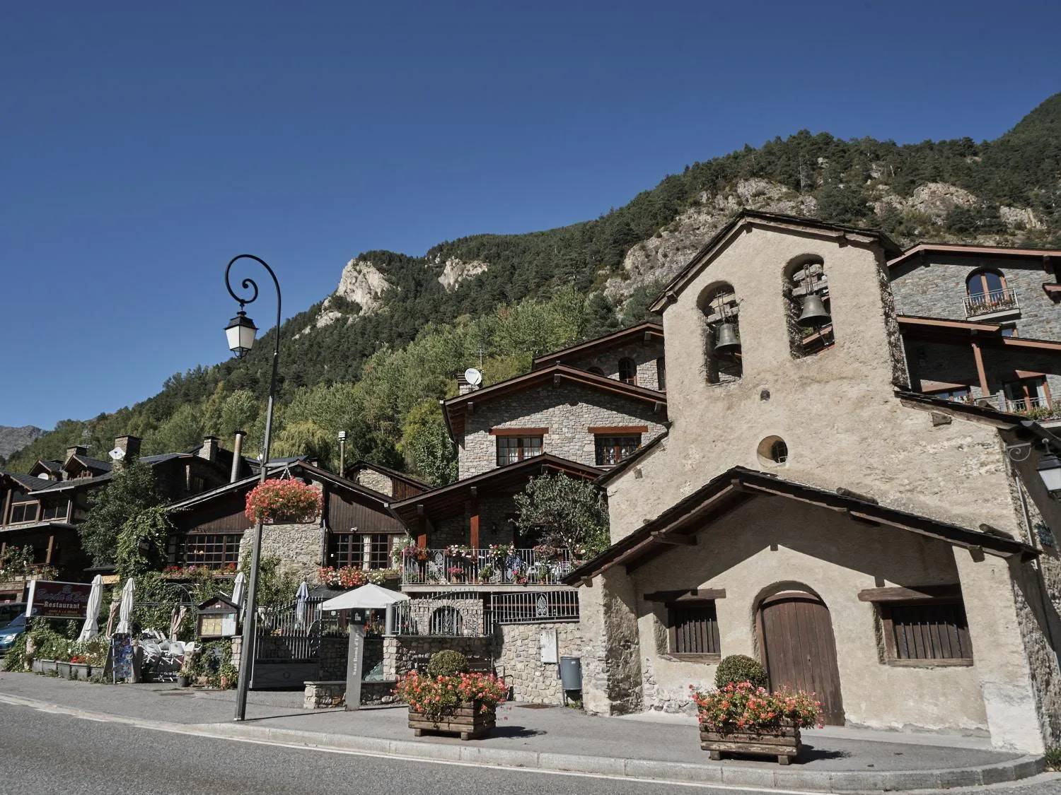 Restaurant/places to eat in Hotel Palarine