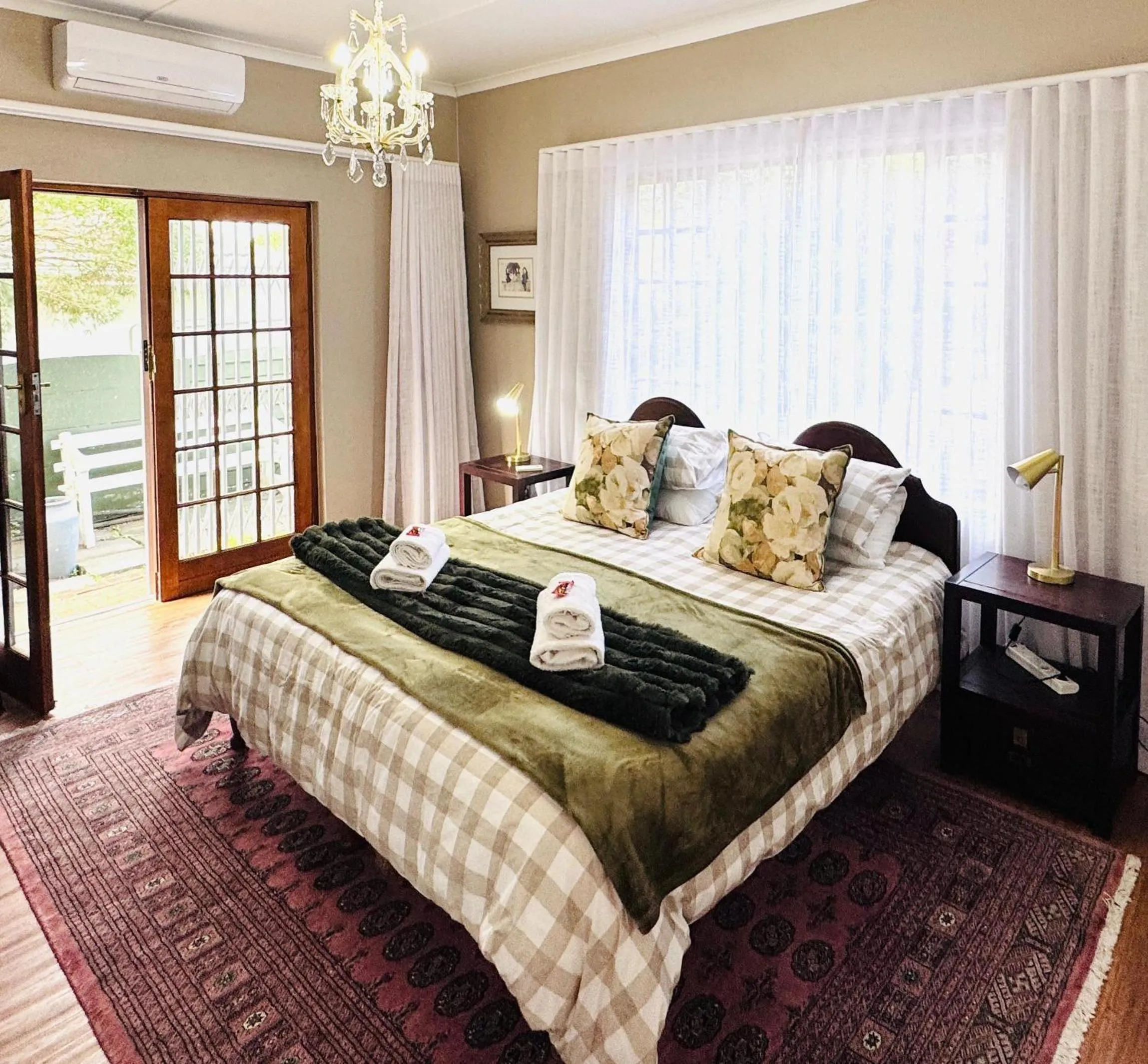 Bed in 7 On Annandale B&B