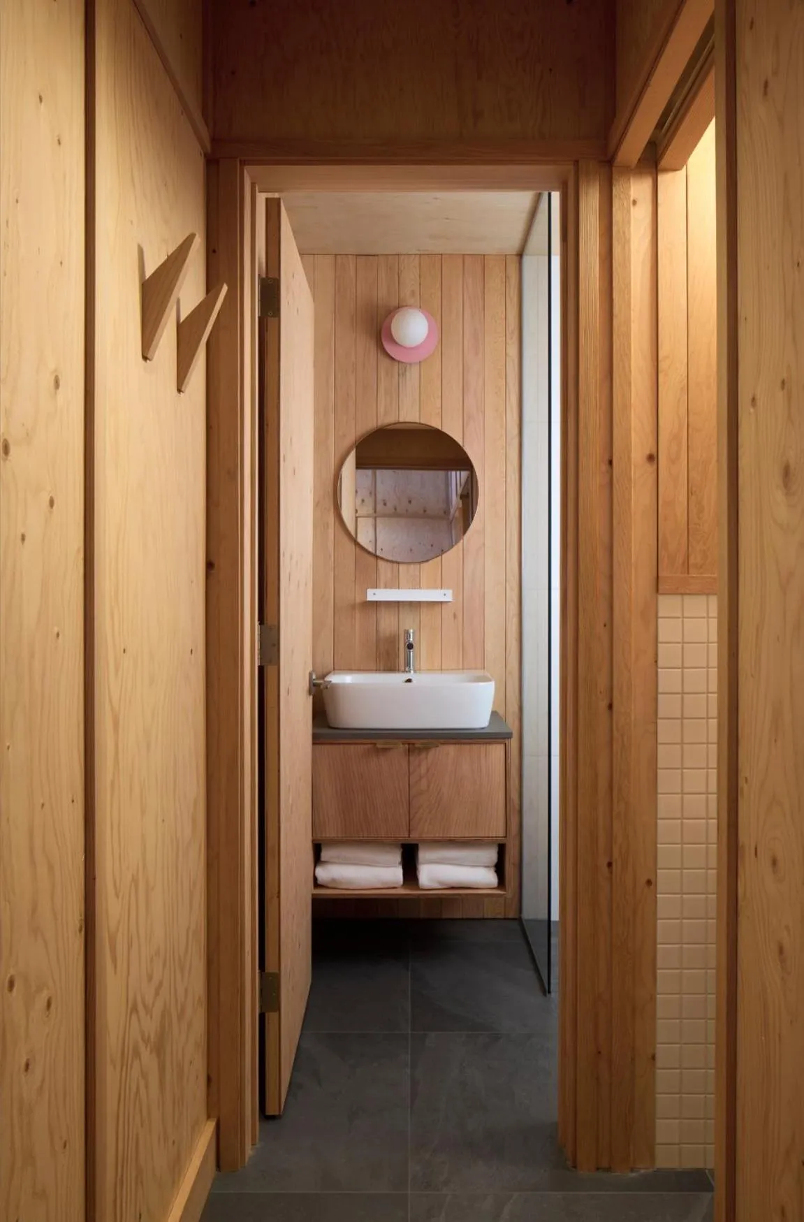 Bathroom, Bed in Beatnik Hotel