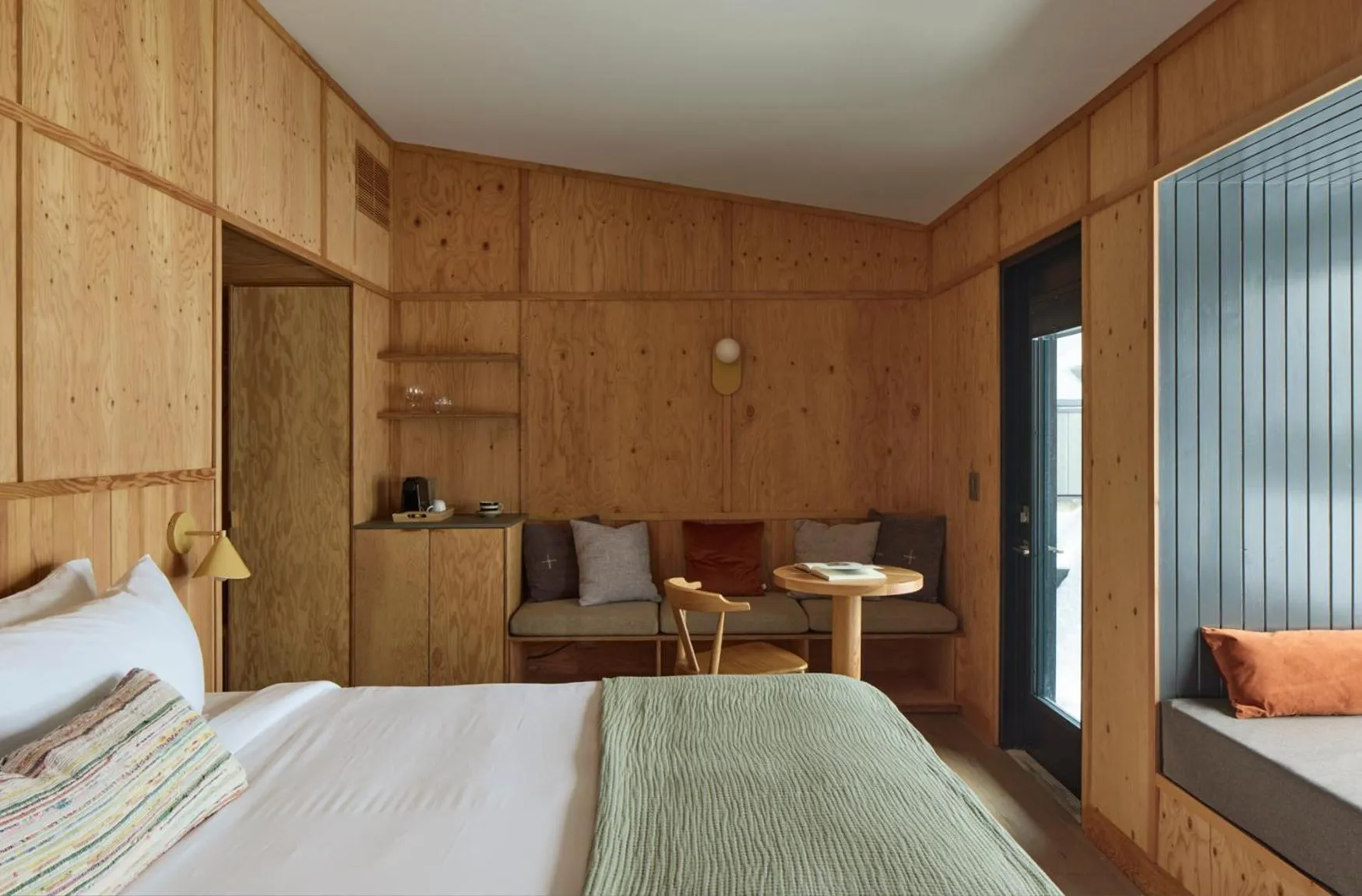 Bedroom, Bed in Beatnik Hotel