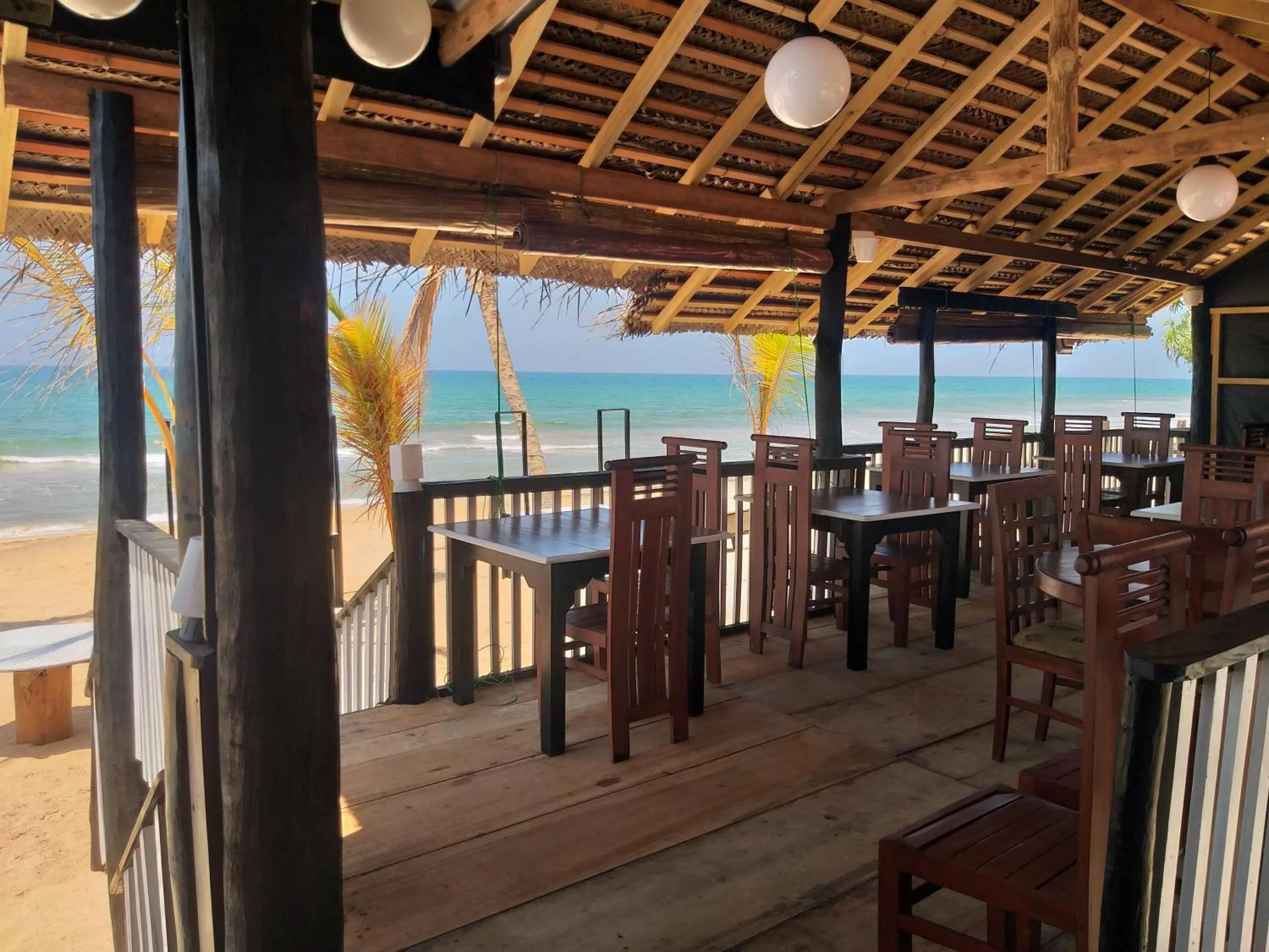 Restaurant/places to eat in Janus Paradise Rest