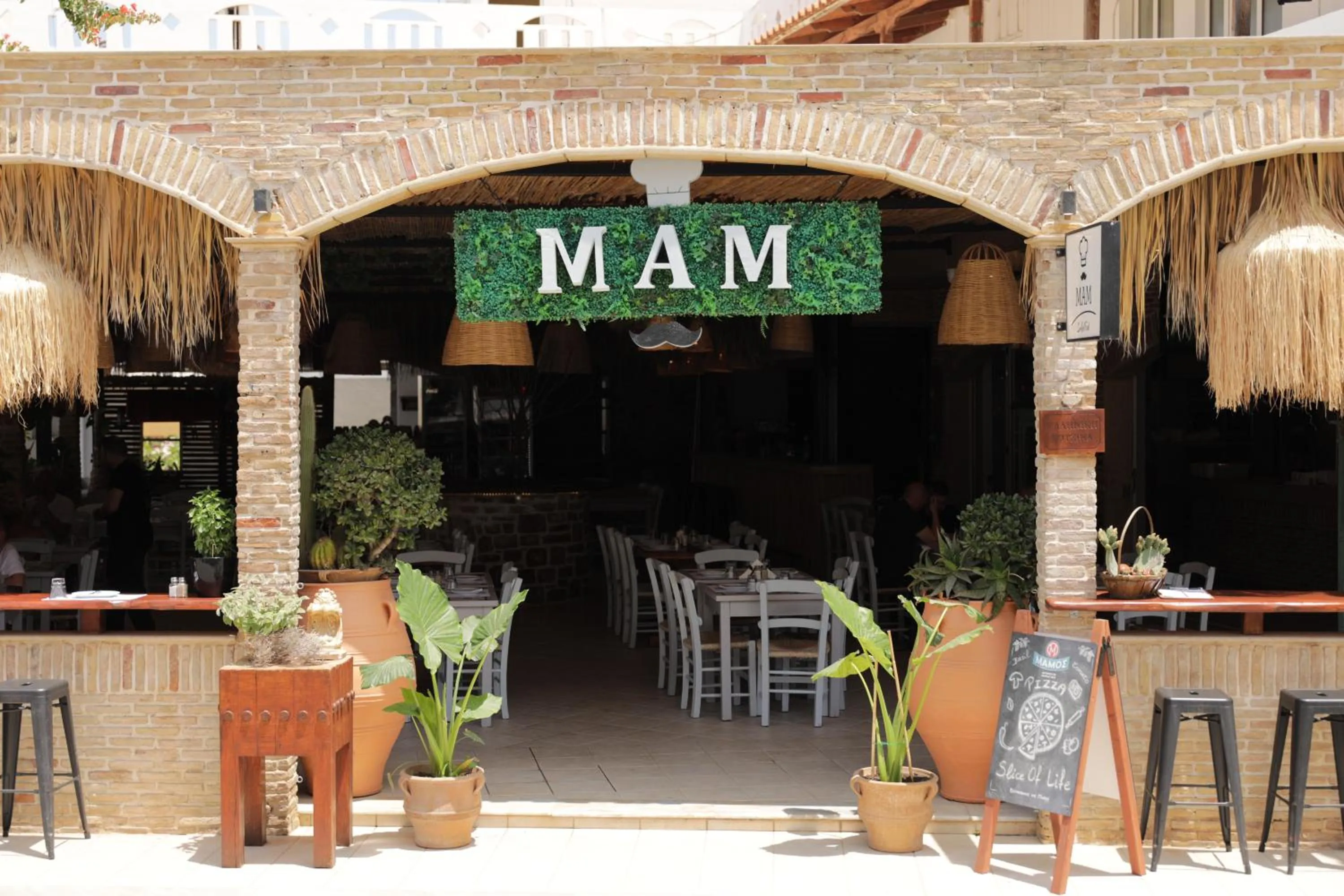 Restaurant/places to eat in Maria Apartments "by Checkin"