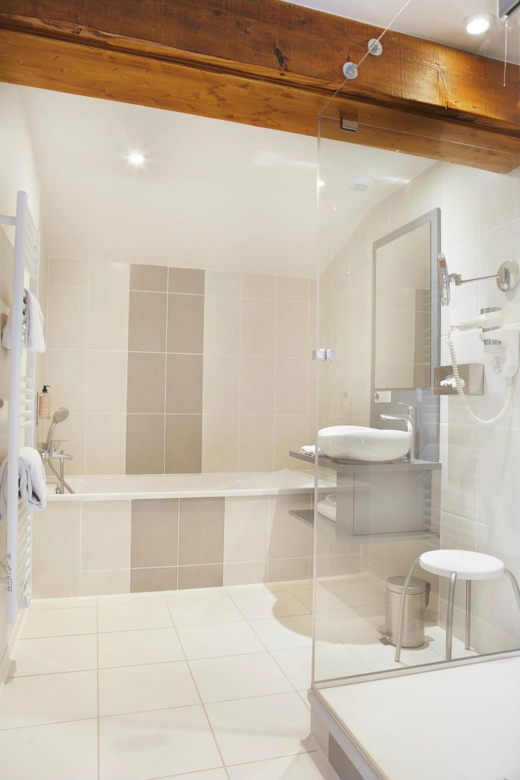 Bathroom in Auberge Bressane de Buellas