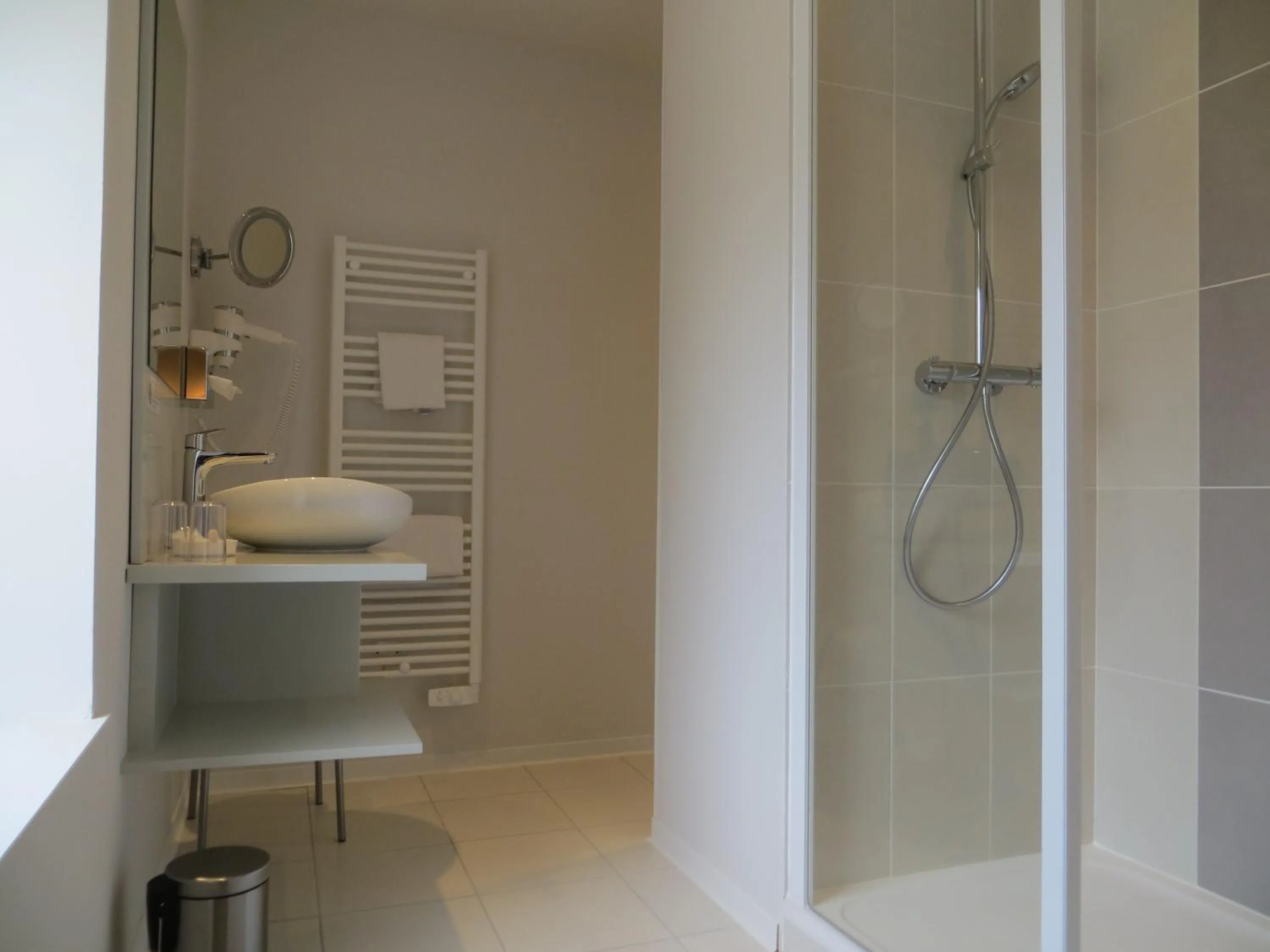 Shower in Auberge Bressane de Buellas