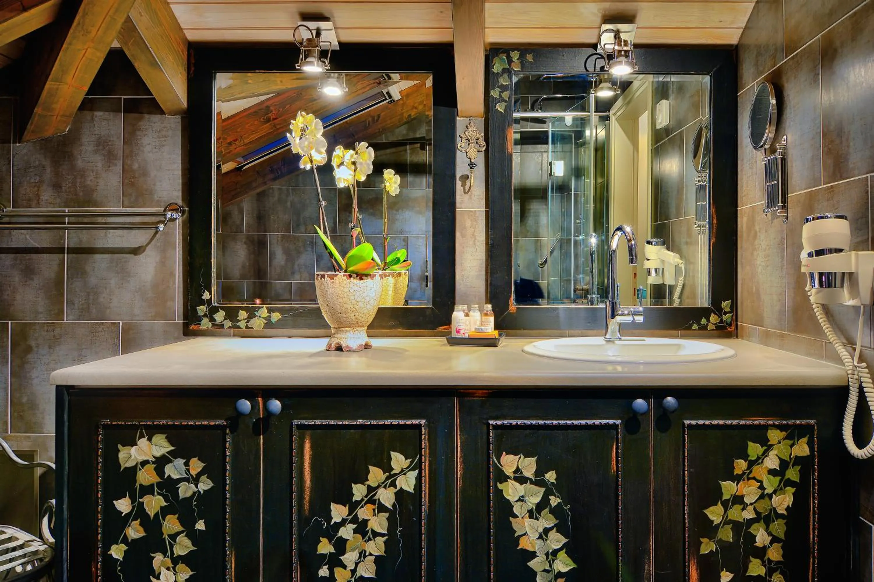 Bathroom in Hotel Antique