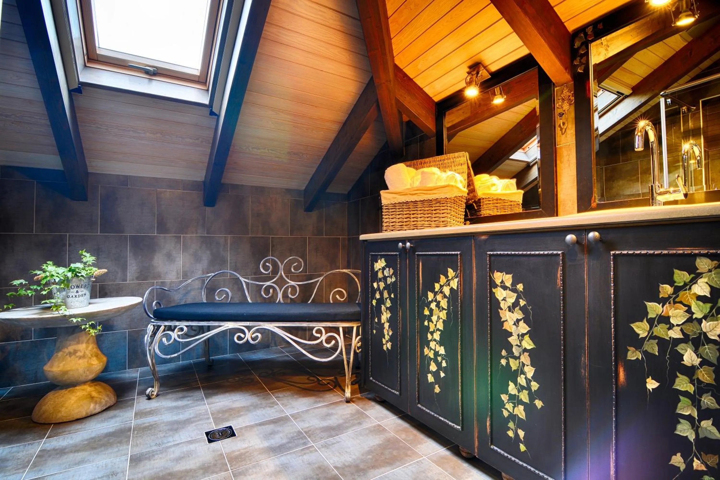 Bathroom in Hotel Antique