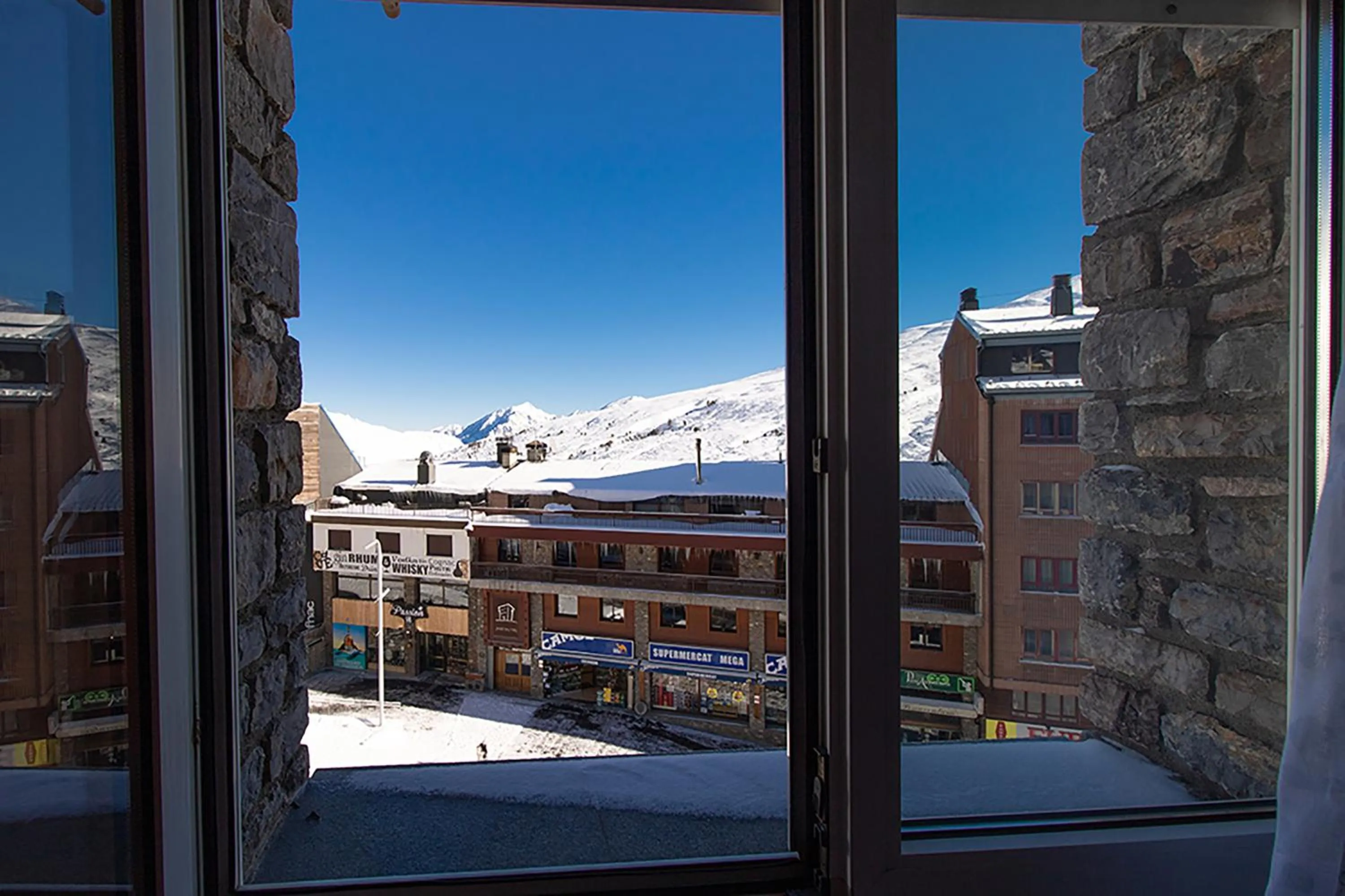 City view in Estudis Turístics Cims Pas 3000