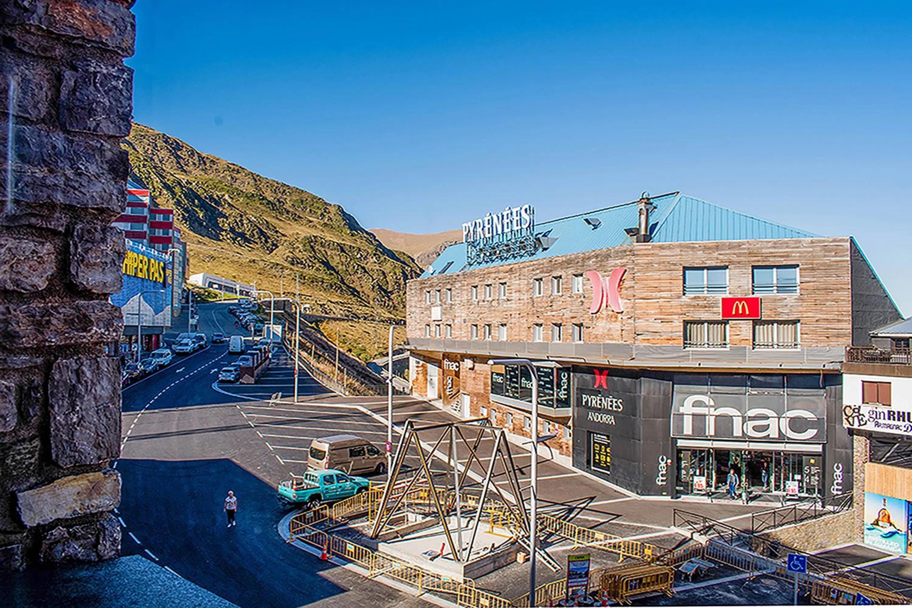 City view in Estudis Turístics Cims Pas 3000