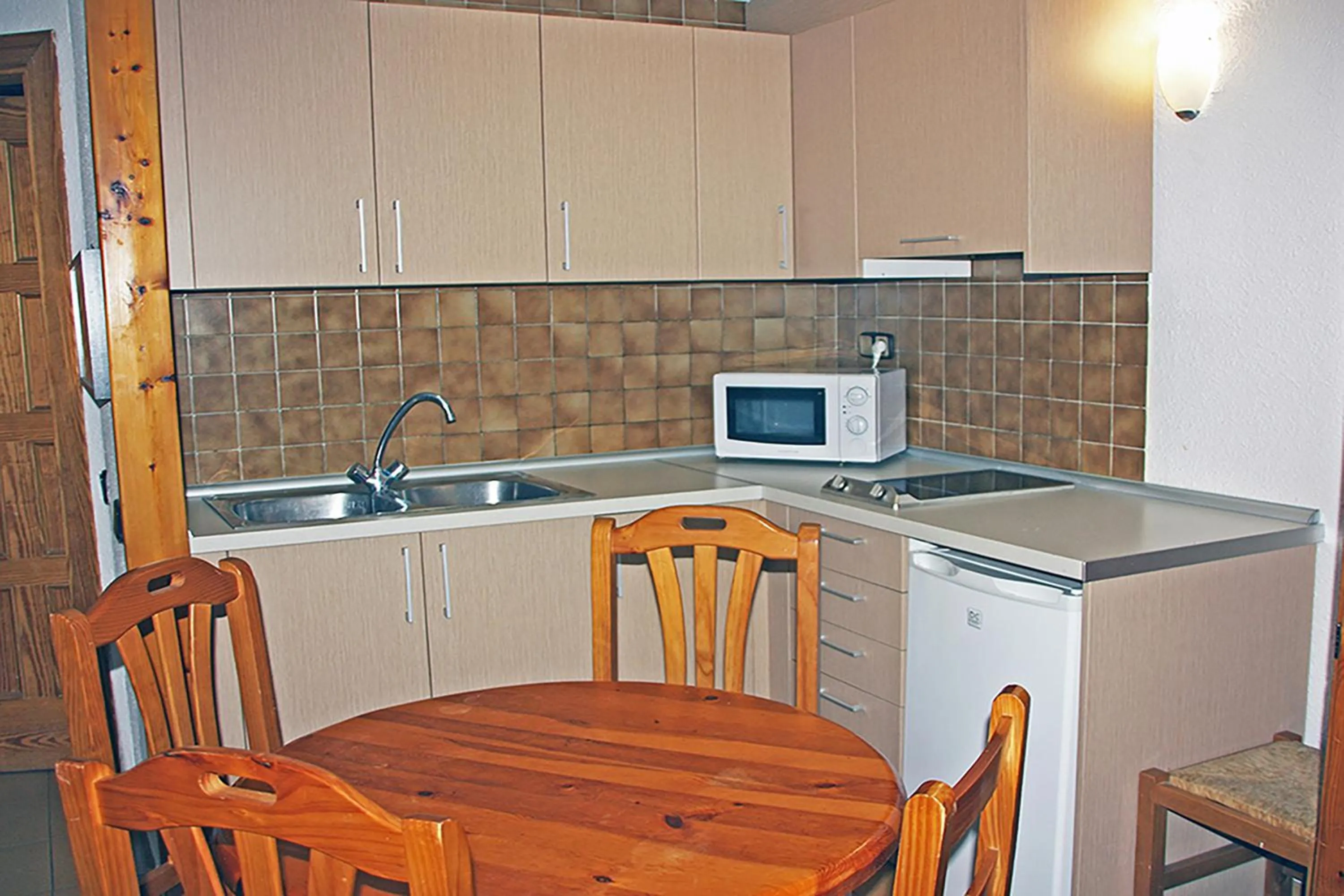 Kitchen or kitchenette in Estudis Turístics Cims Pas 3000