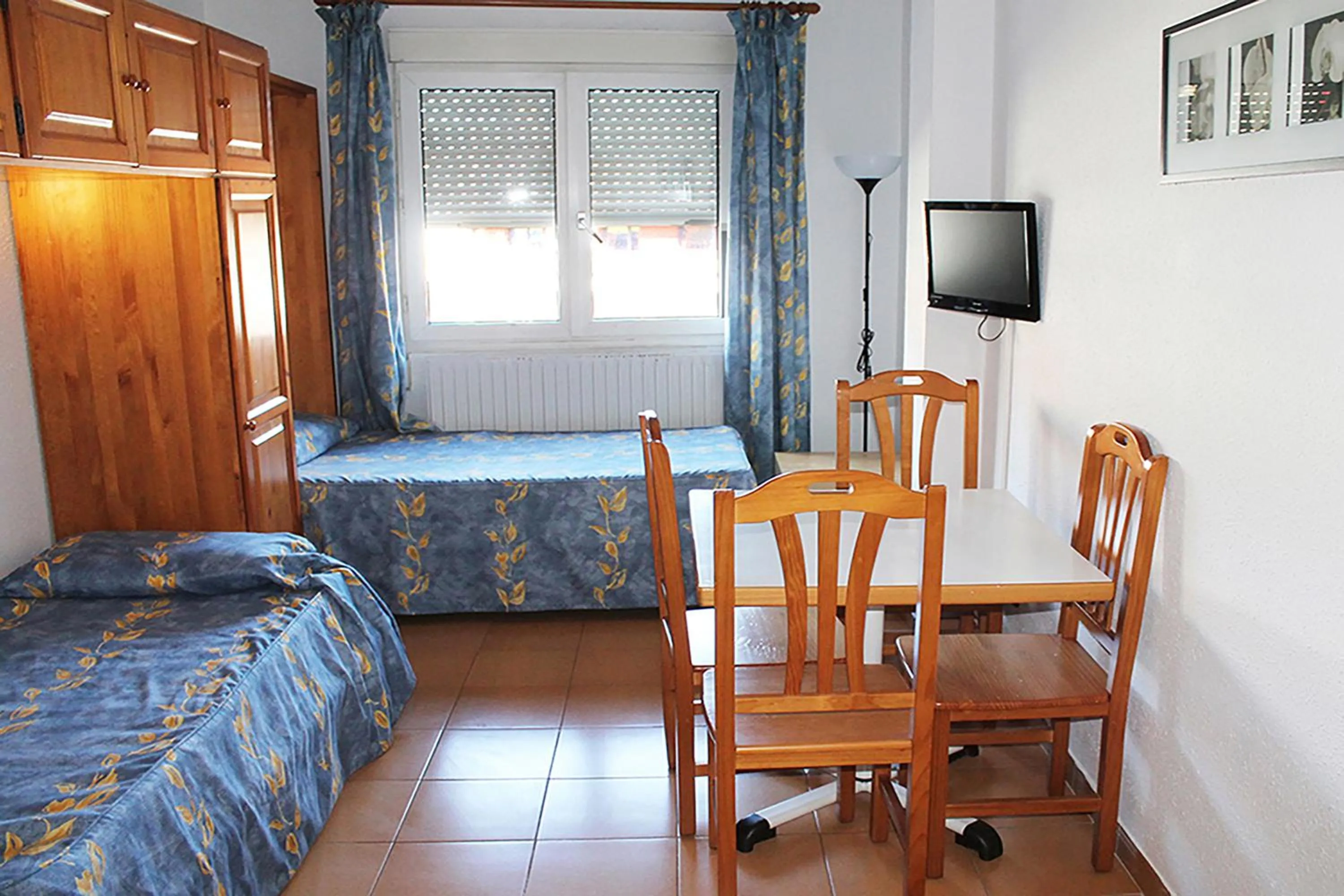 TV and multimedia, Bed in Estudis Turístics Cims Pas 3000