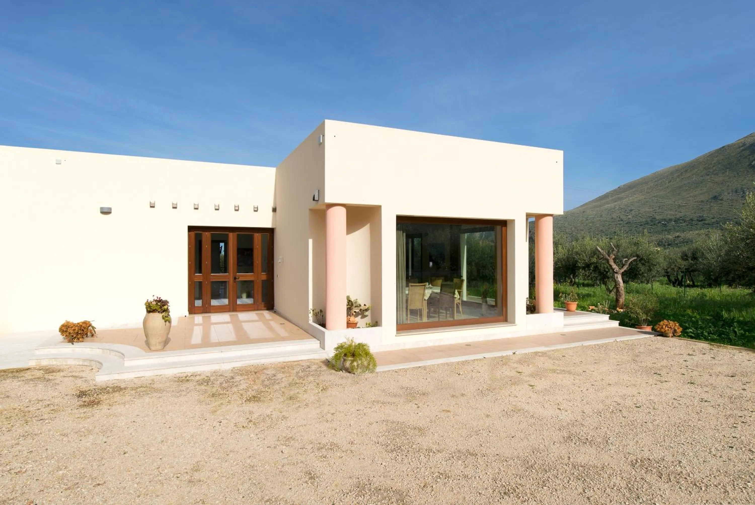 Facade/entrance in I Segreti di Antonina