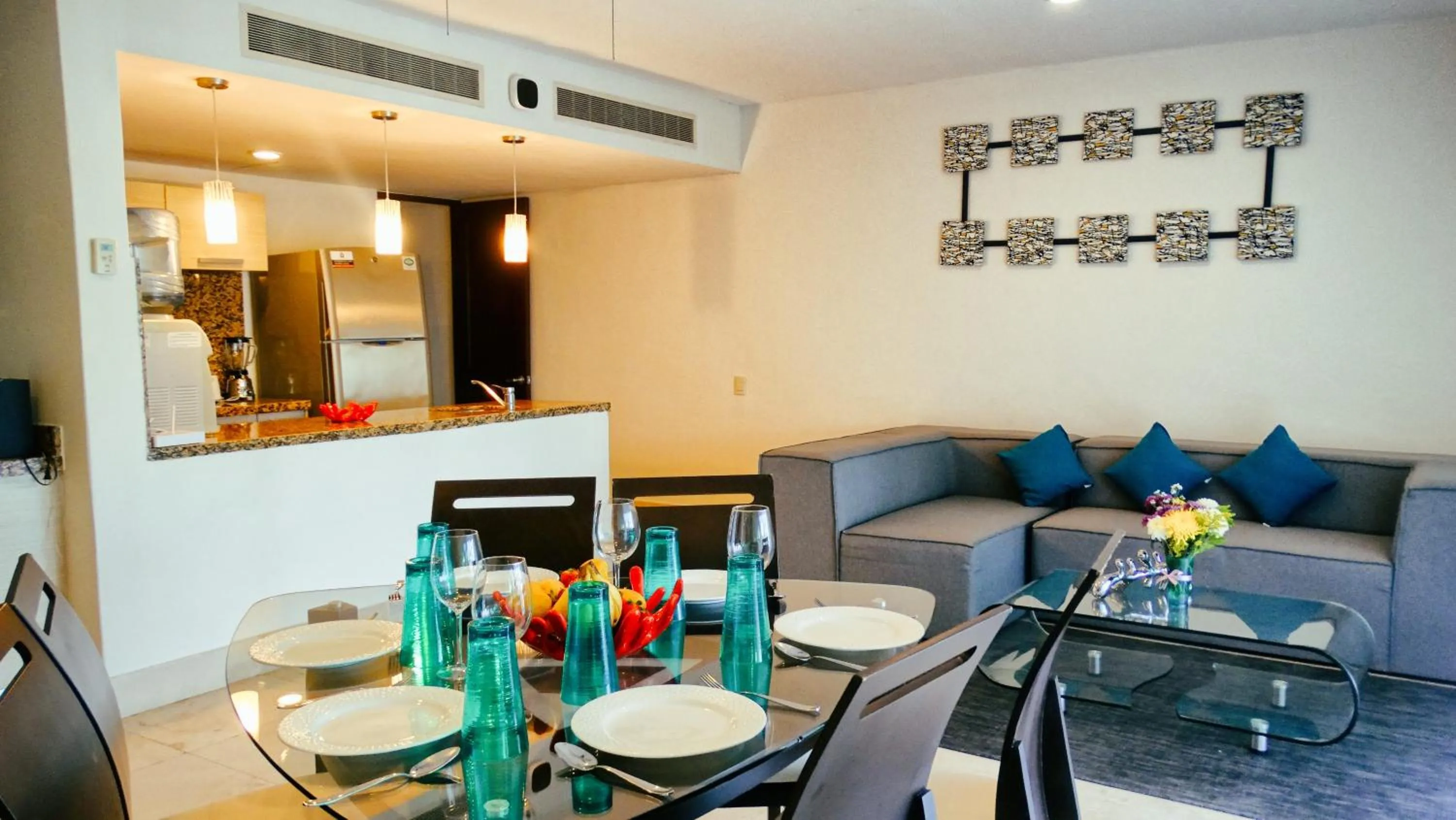 Living room in Luxurious & Central Condo In Playa Steps From The Beach