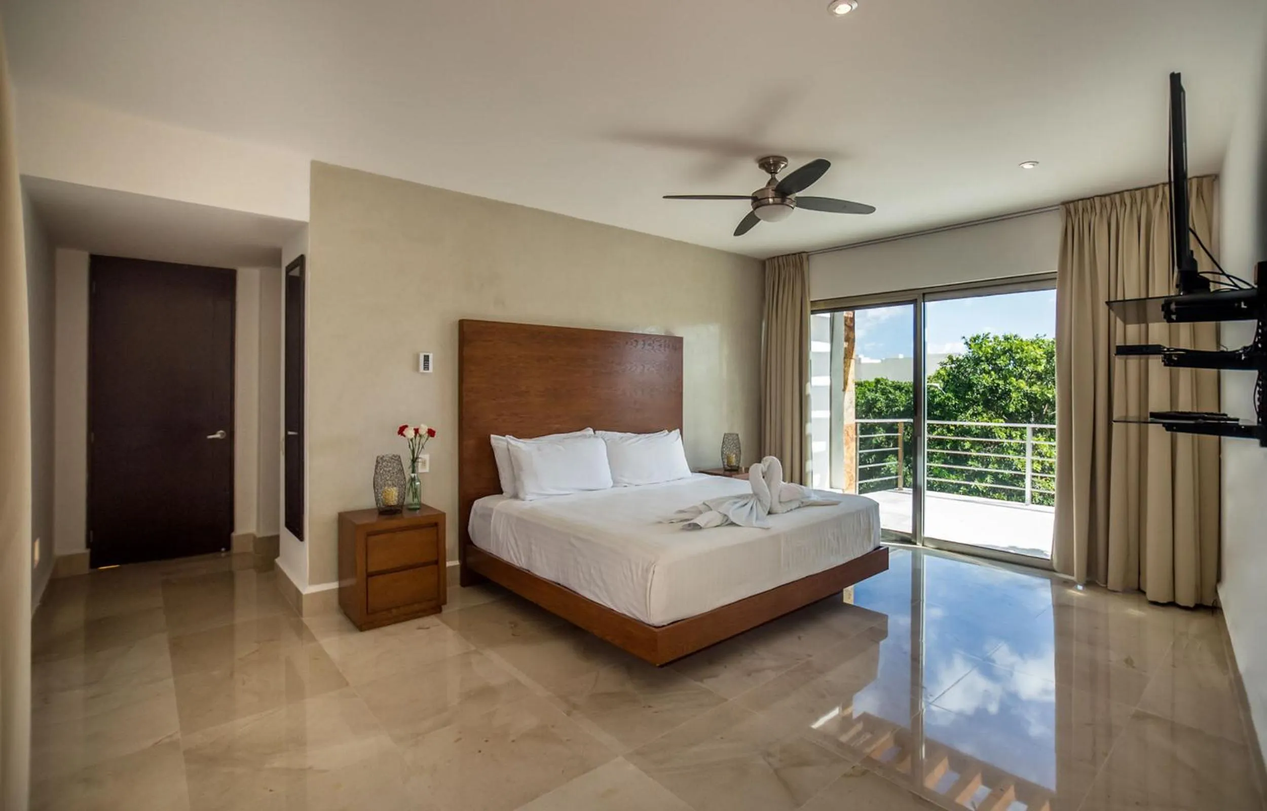 TV and multimedia, Bed in Luxurious & Central Condo In Playa Steps From The Beach