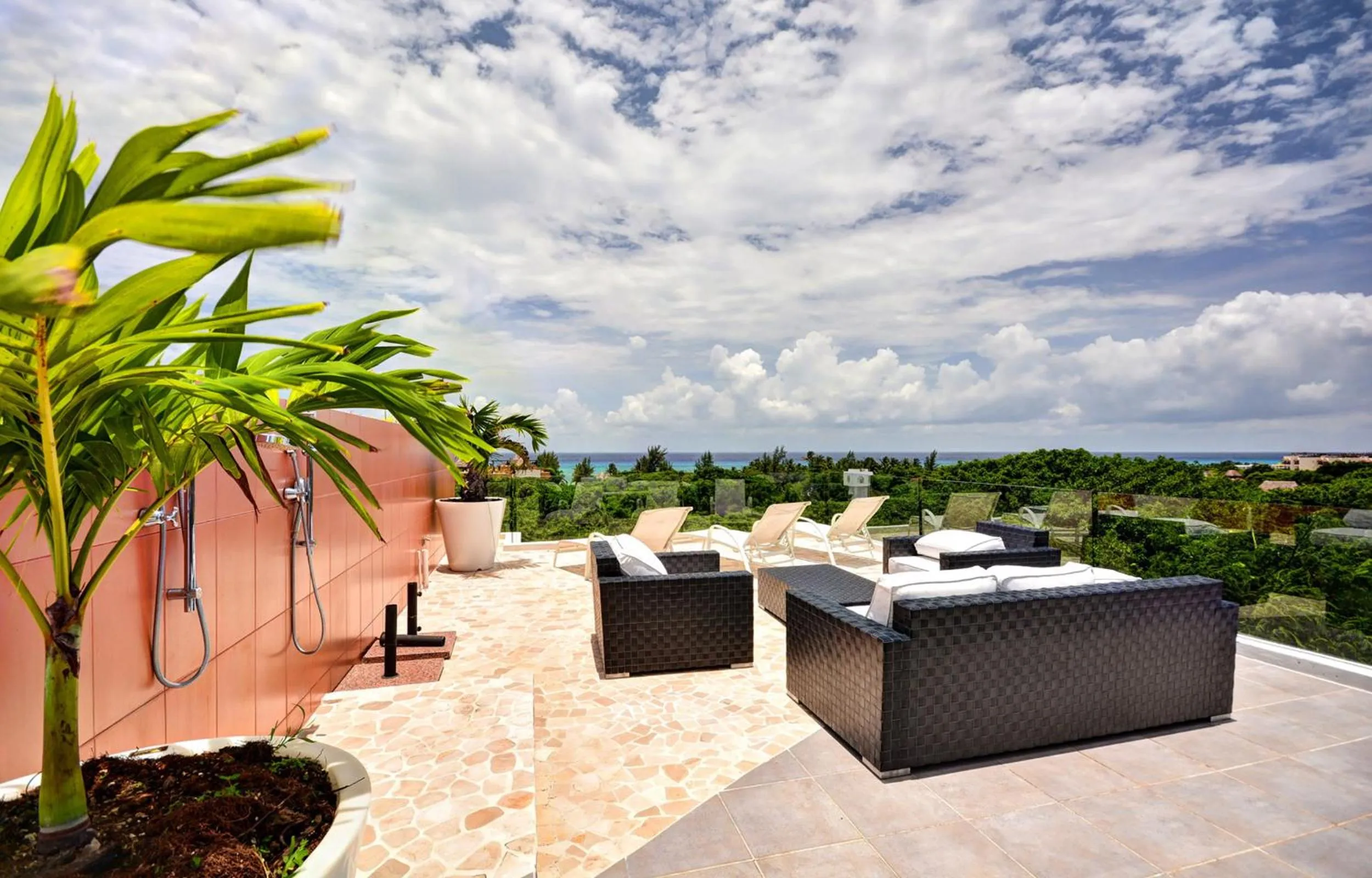 Sea view in Luxurious & Central Condo In Playa Steps From The Beach