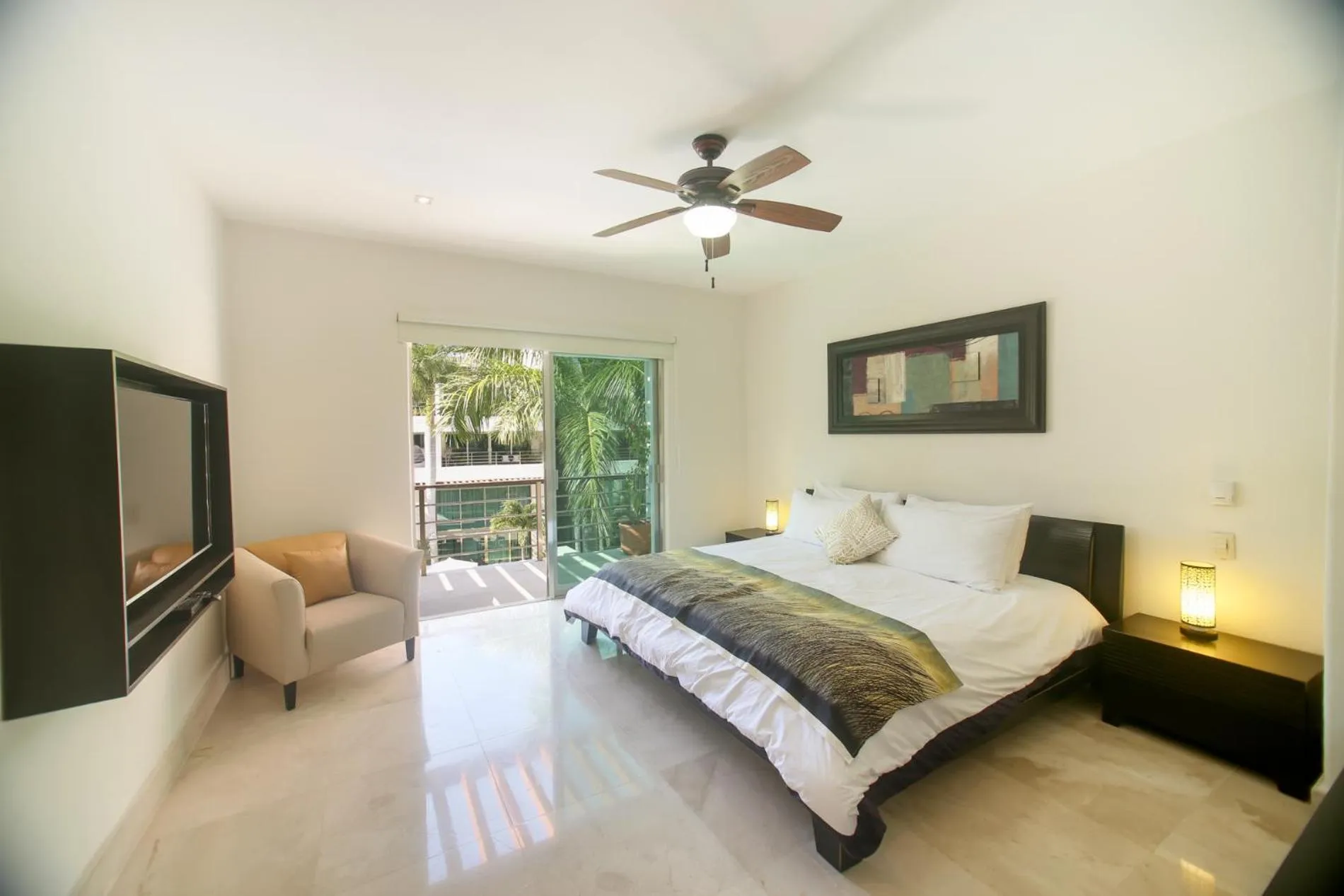 Bed in Luxurious & Central Condo In Playa Steps From The Beach