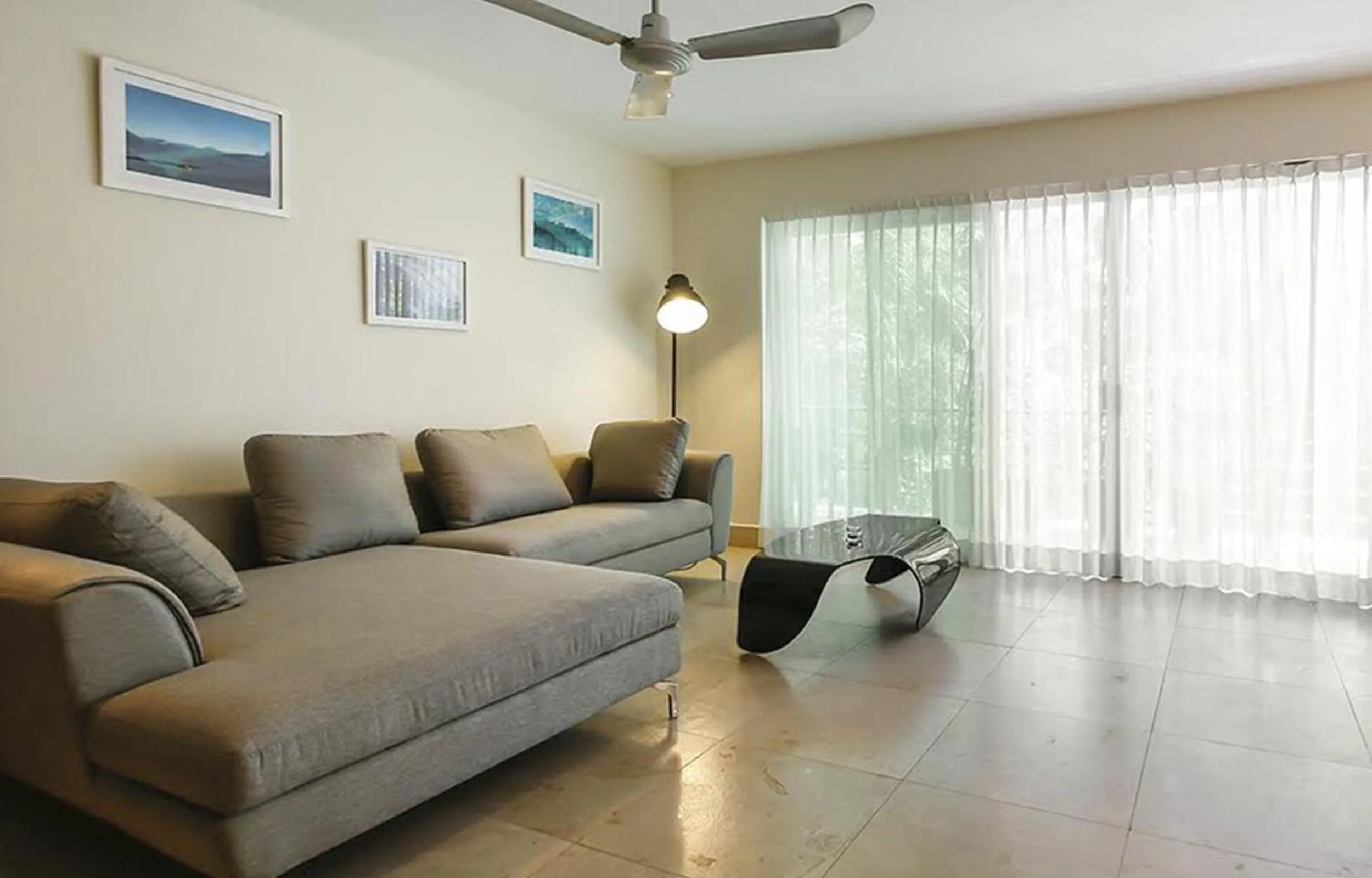 Living room in Luxurious & Central Condo In Playa Steps From The Beach