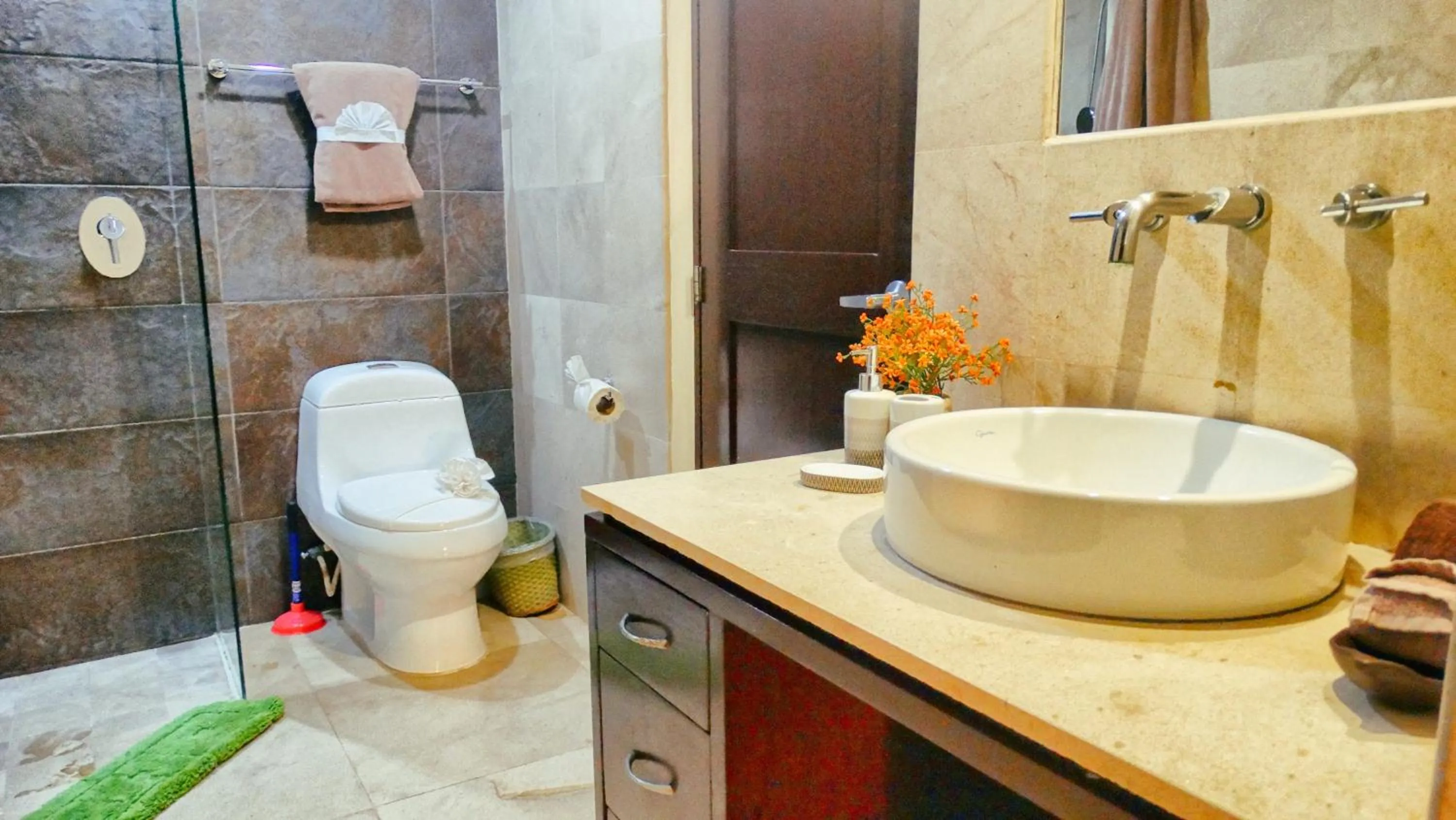 Toilet in Luxurious & Central Condo In Playa Steps From The Beach