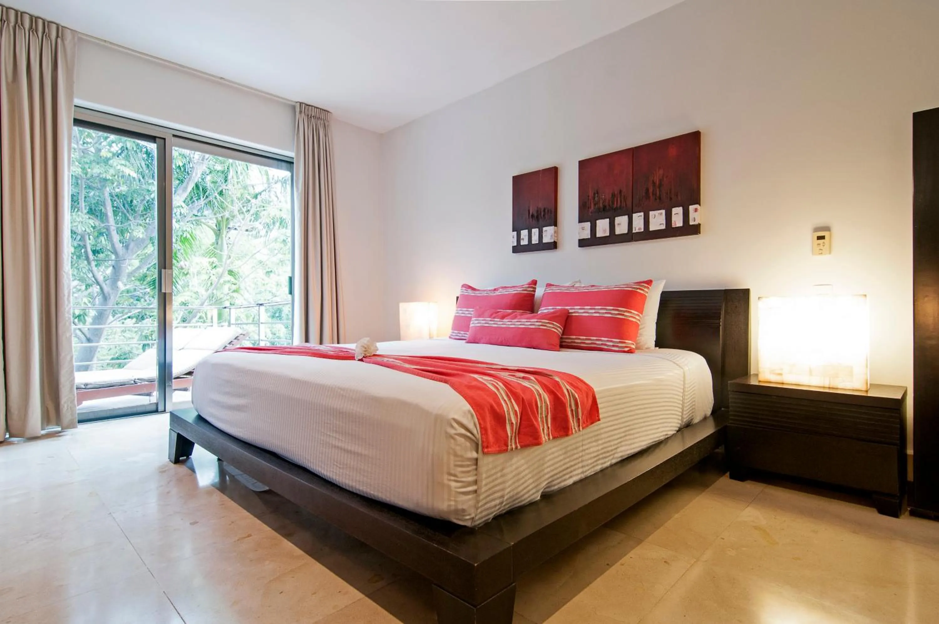 Bed in Luxurious & Central Condo In Playa Steps From The Beach