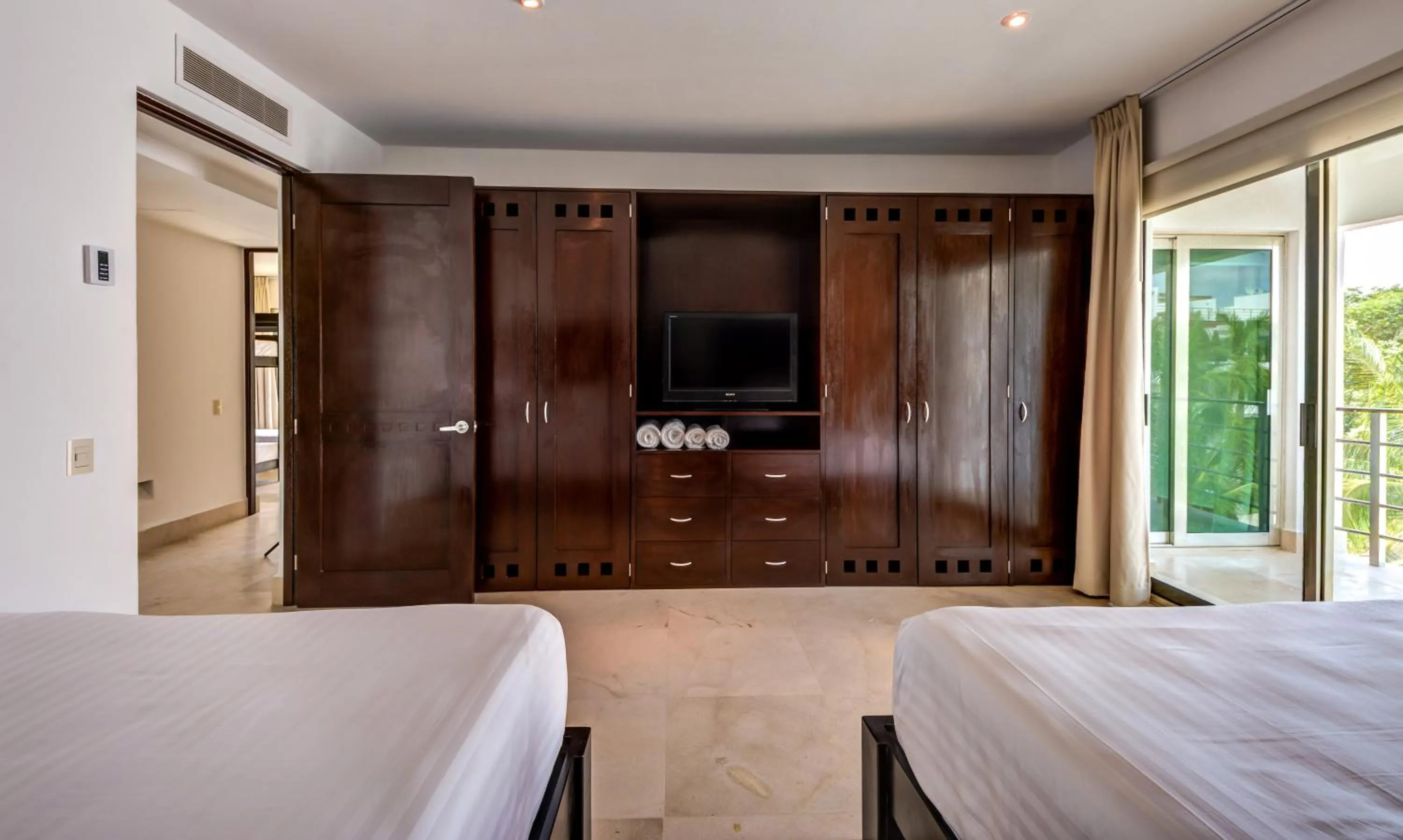 Bed in Luxurious & Central Condo In Playa Steps From The Beach