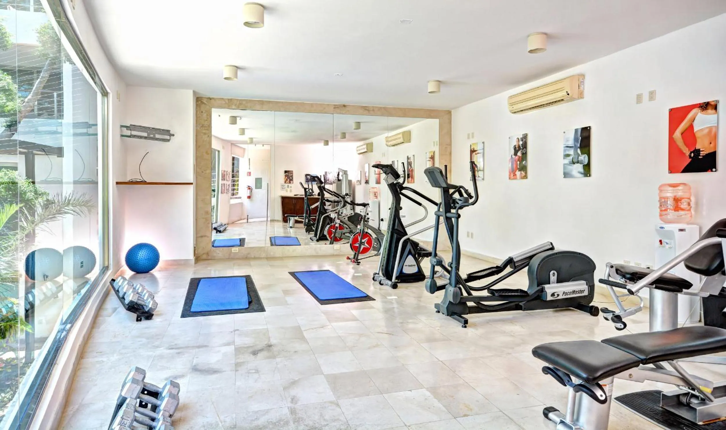 Fitness centre/facilities in Luxurious & Central Condo In Playa Steps From The Beach