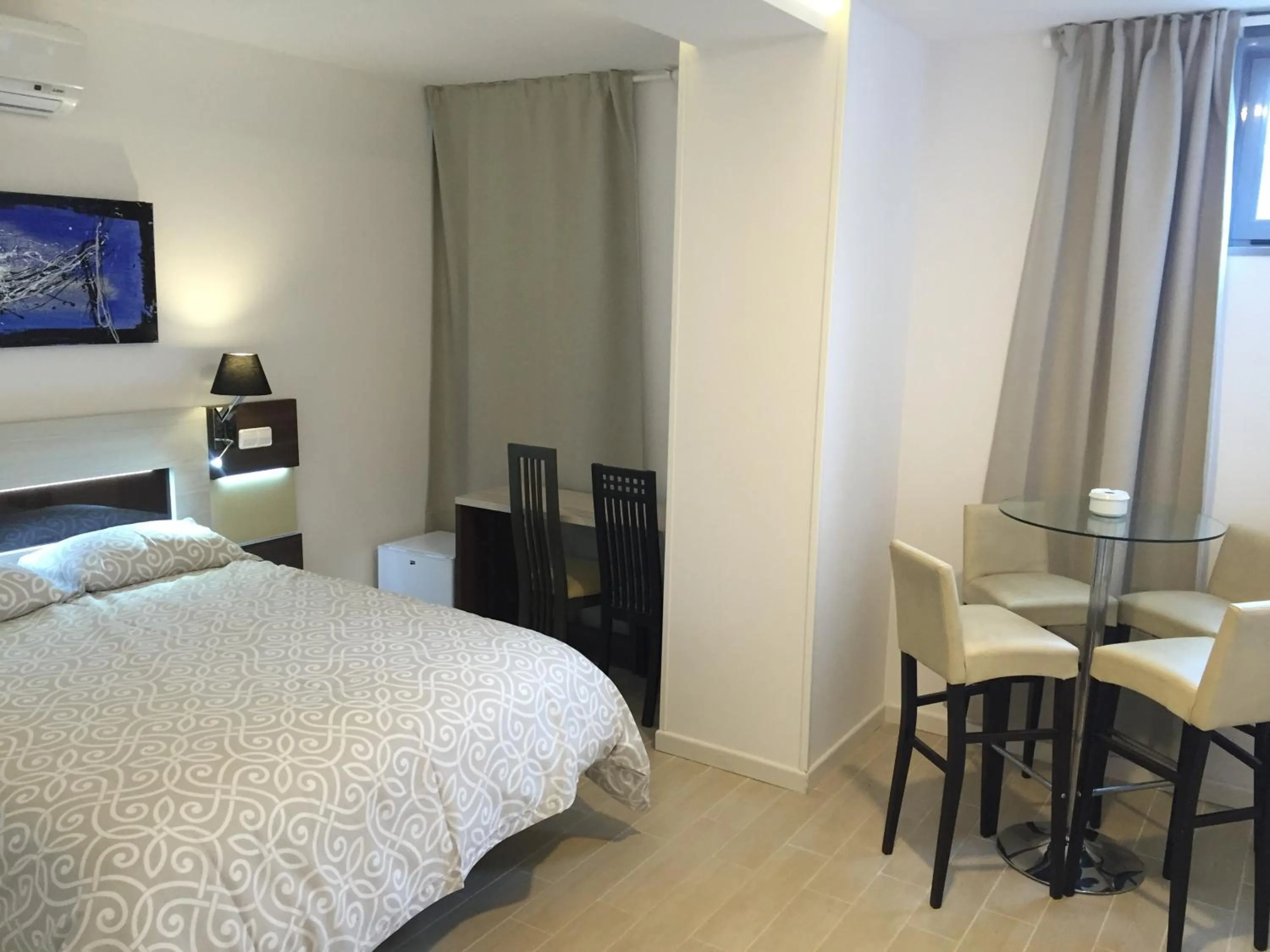 Double or Twin Room in H Skyline