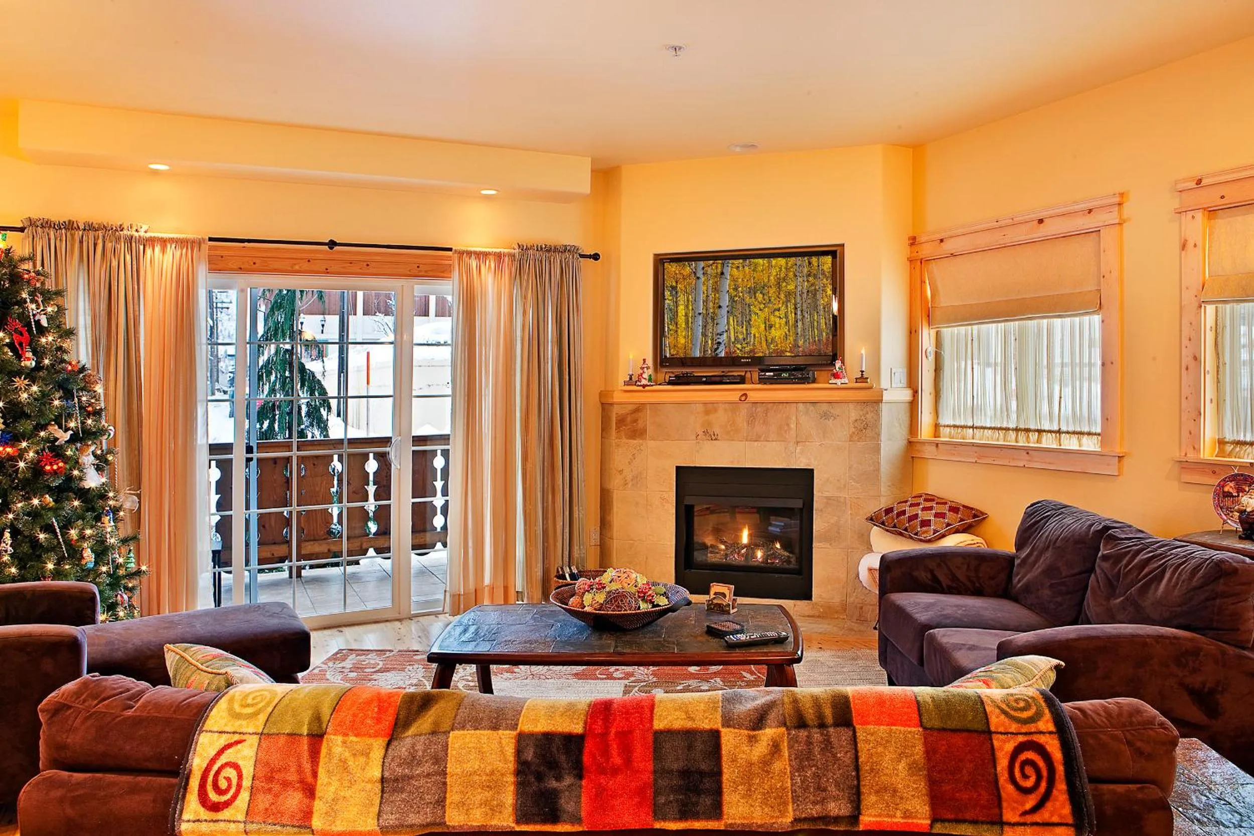 Living room in Luxury Condo in Leavenworth - Walk to Everything
