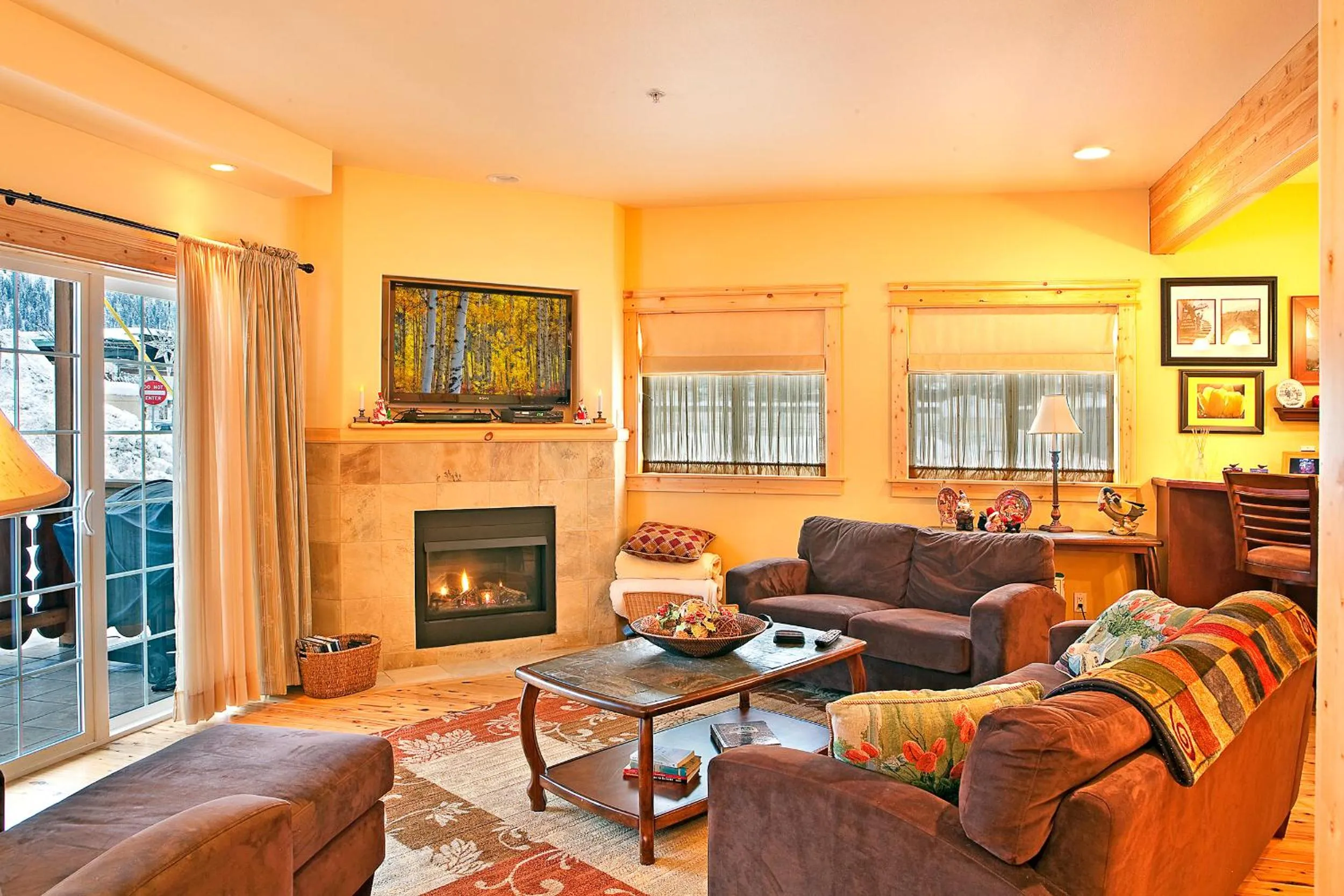 Living room in Luxury Condo in Leavenworth - Walk to Everything