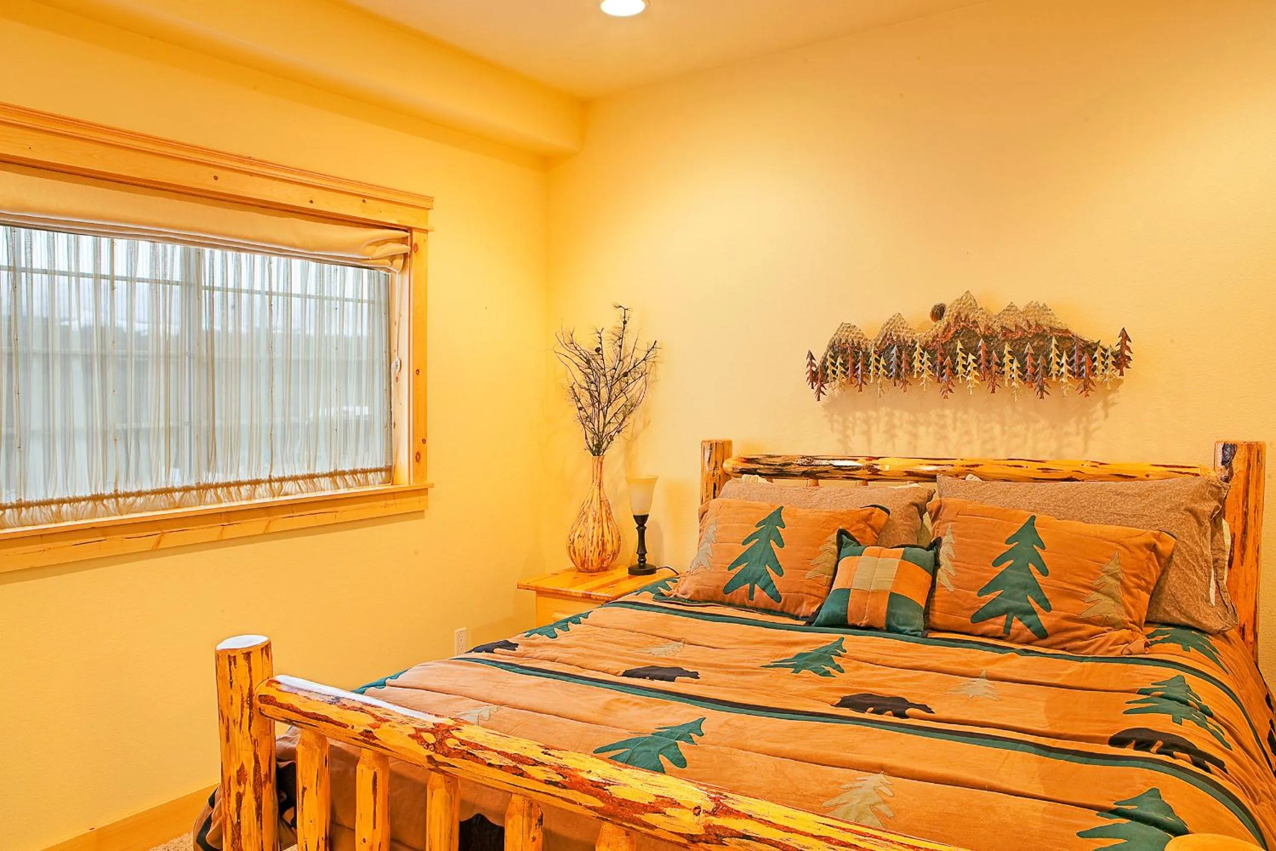 Bed in Luxury Condo in Leavenworth - Walk to Everything