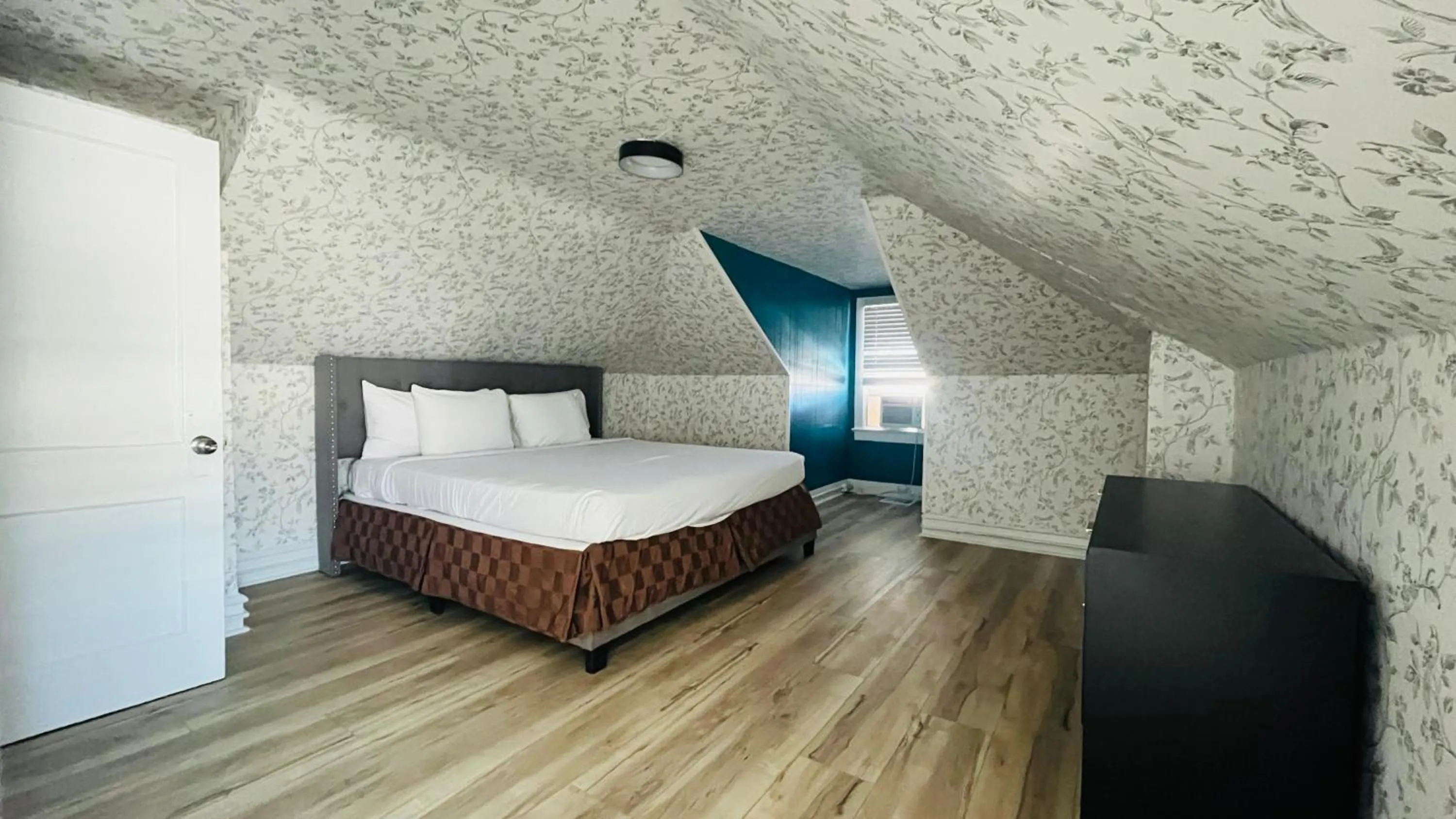 Bed in The Vibes Hotel, Trademark Collection by Wyndham