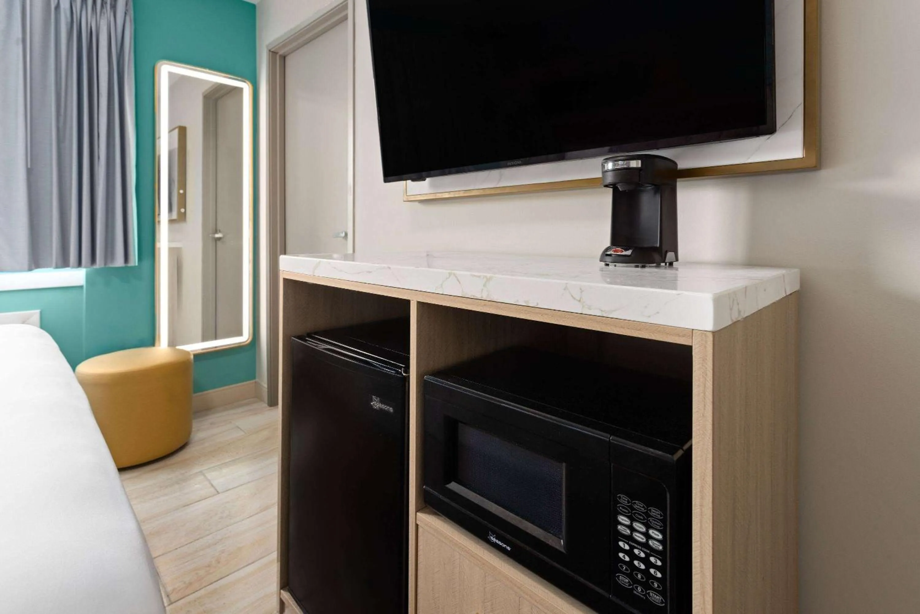 Photo of the whole room in The Vibes Hotel, Trademark Collection by Wyndham