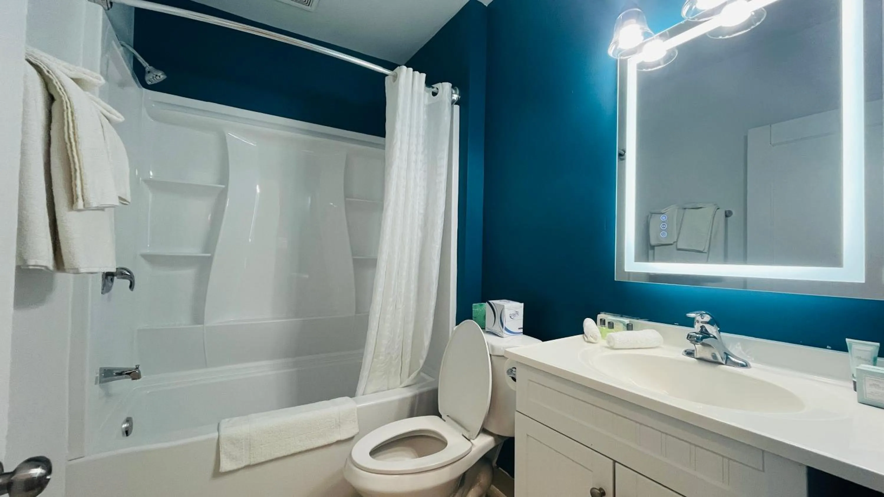 The Vibes Hotel, Trademark Collection by Wyndham