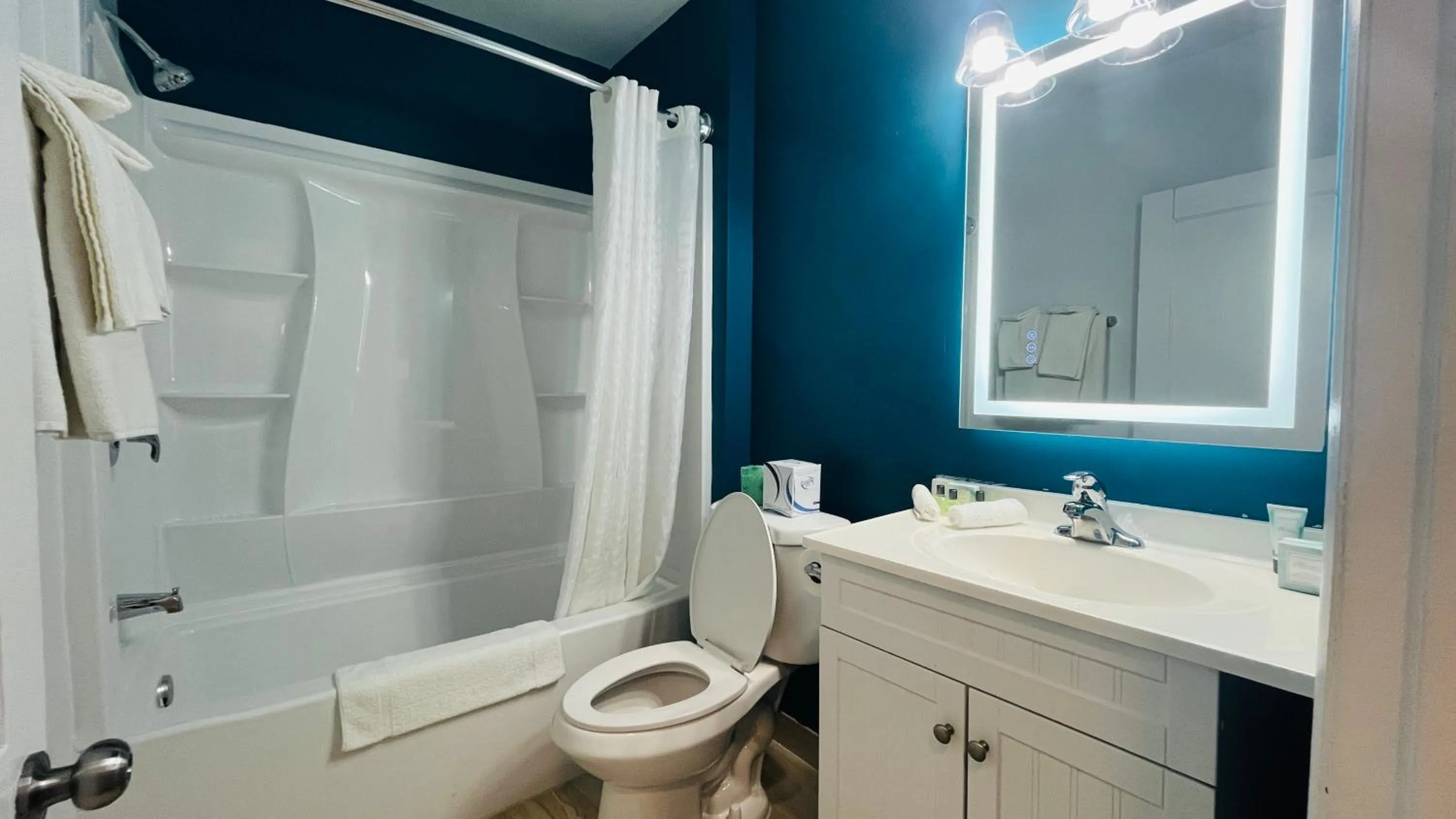 The Vibes Hotel, Trademark Collection by Wyndham