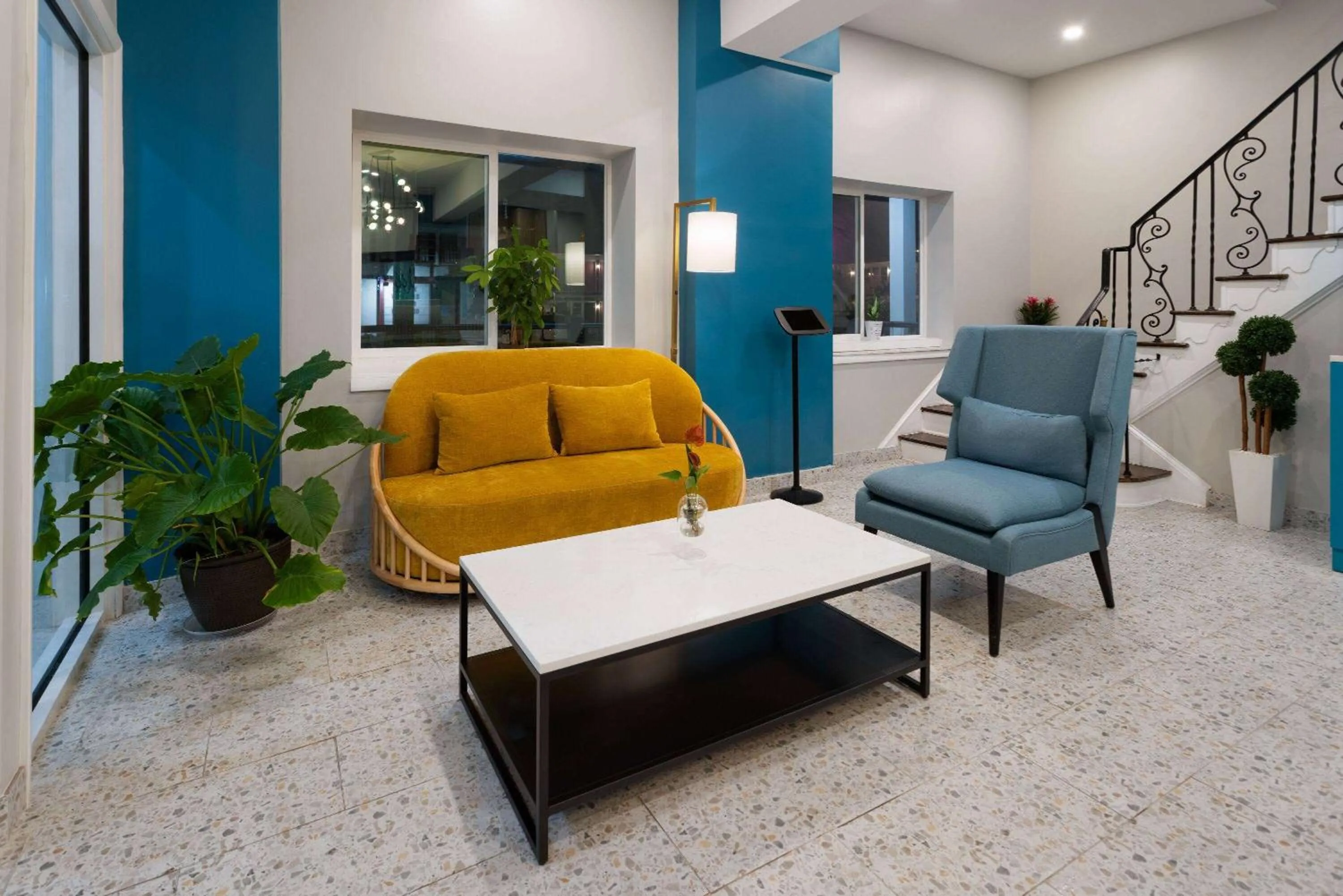 Lobby or reception in The Vibes Hotel, Trademark Collection by Wyndham