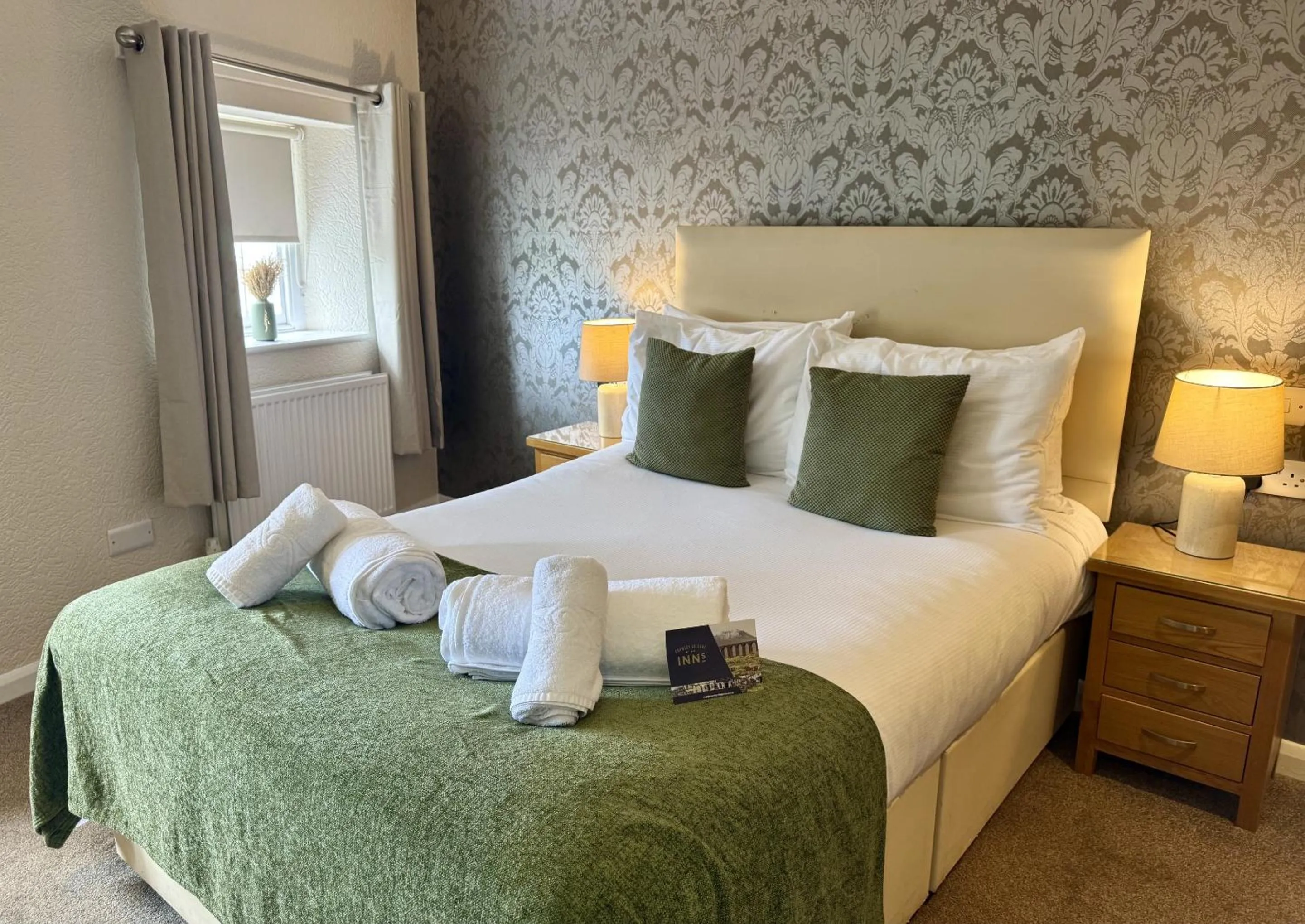 Bedroom, Bed in The Manor