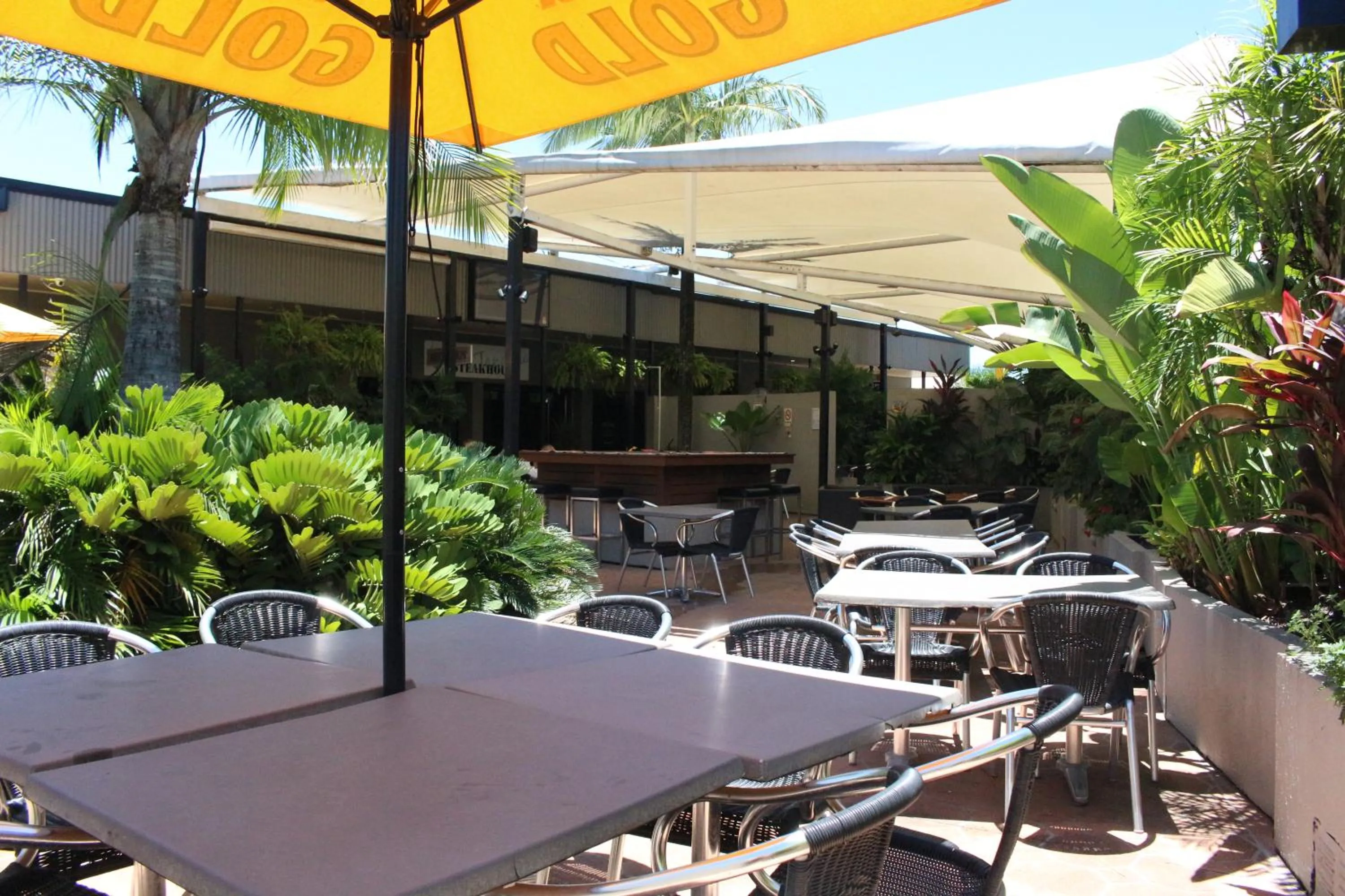 Restaurant/places to eat in Tandara Hotel Motel