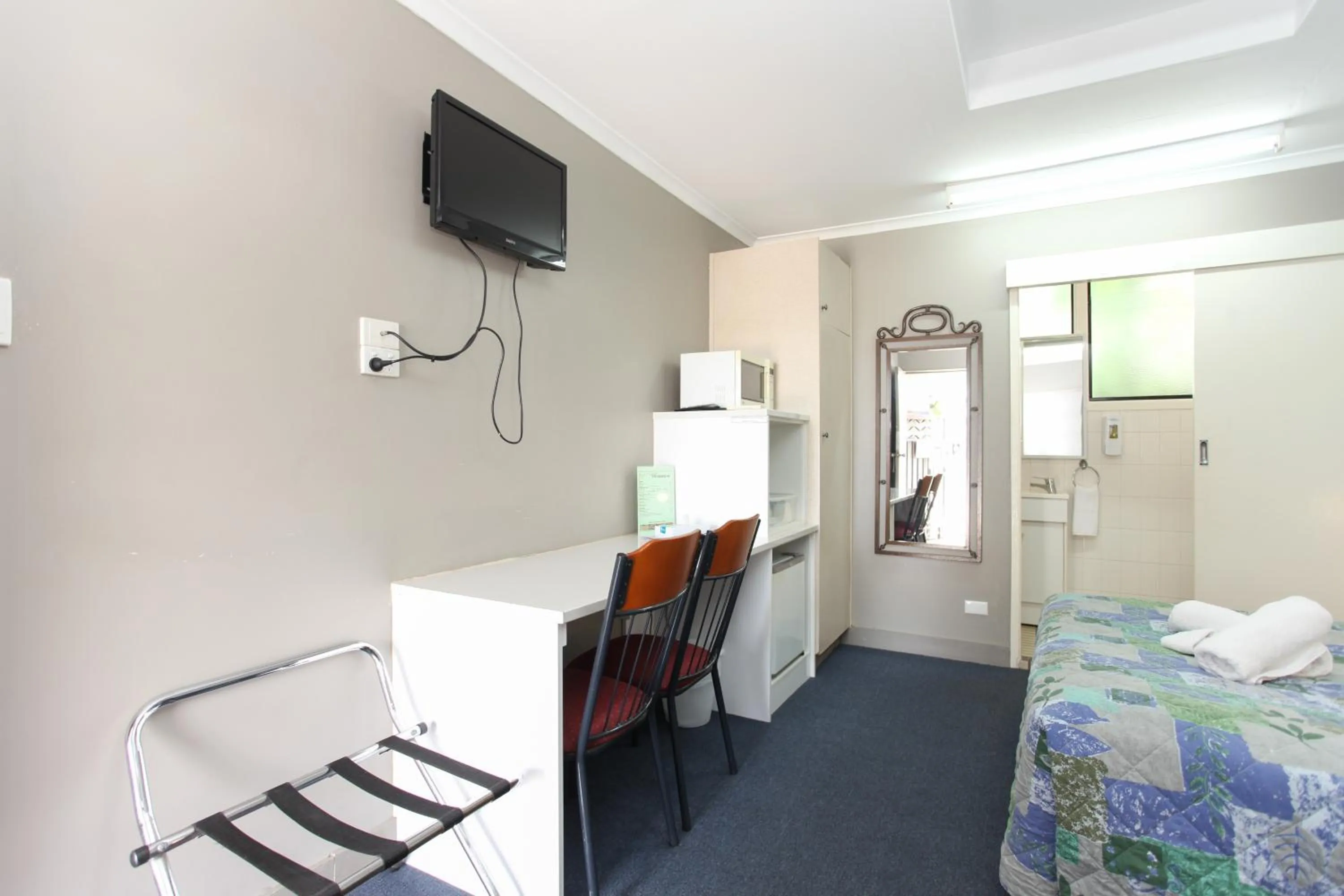 Bed in Tandara Hotel Motel