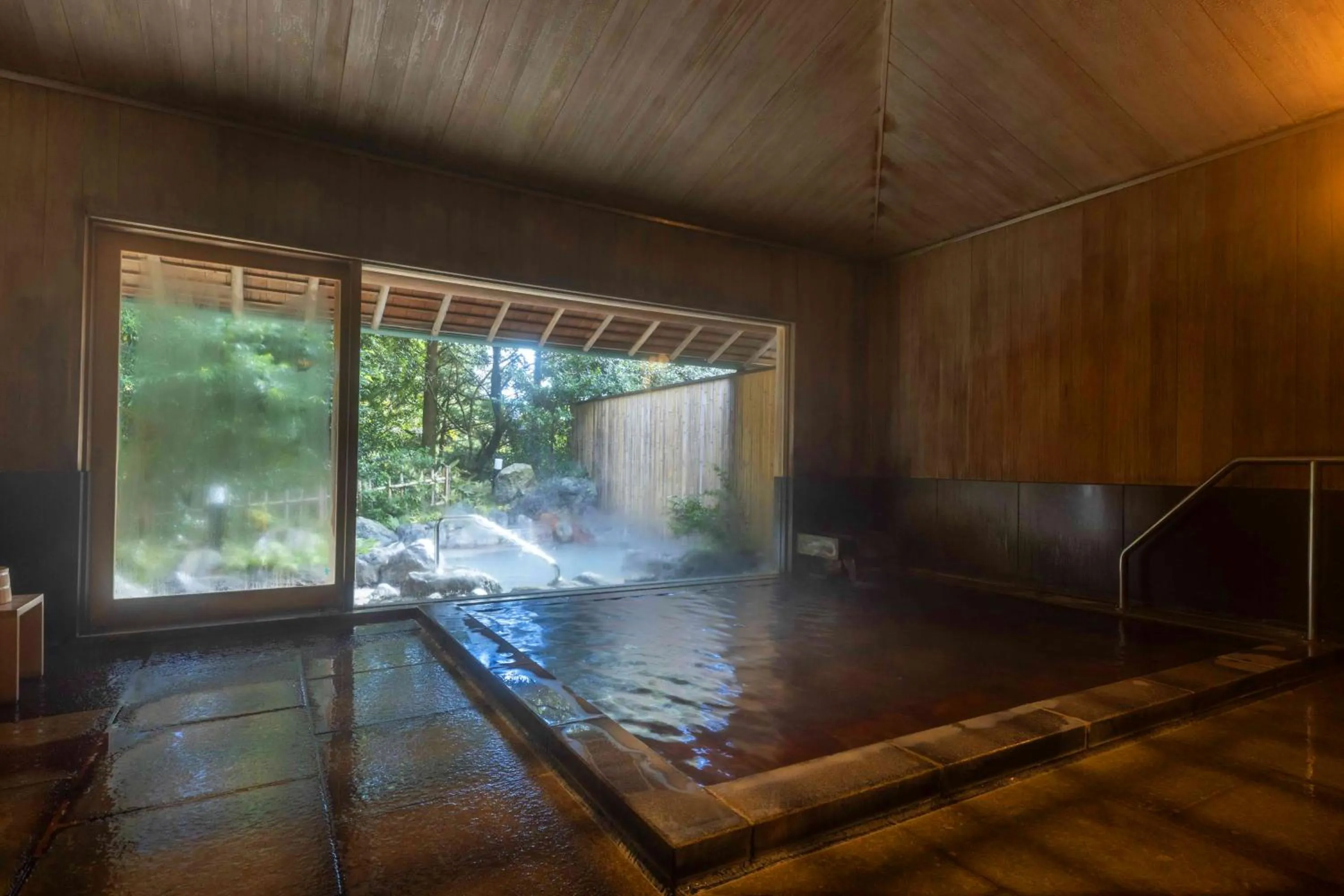 Open Air Bath in UNZEN HANZUIRYO by Onko Chishin